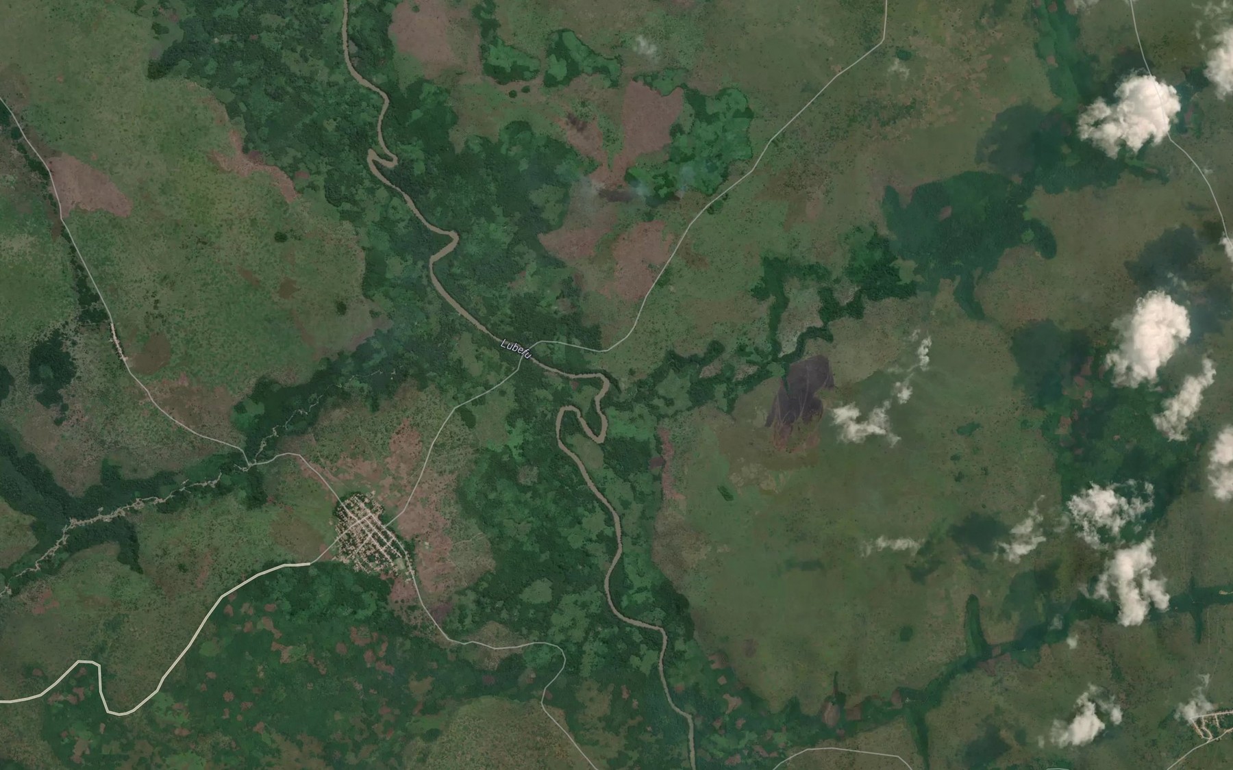 Satellite map of the Etshi