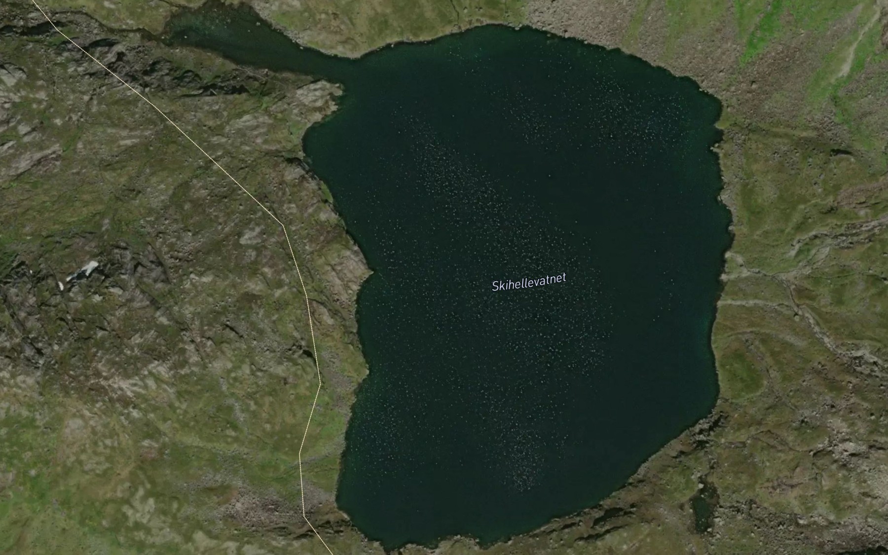 Satellite map of the Skihellevatnet