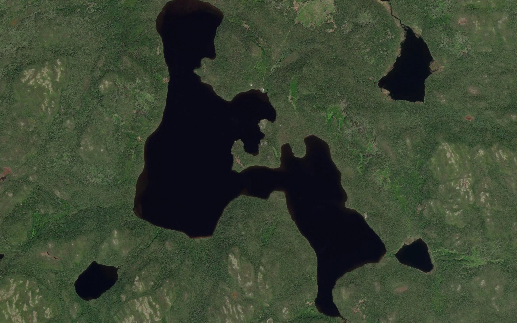 Satellite map of the Etang de Bob