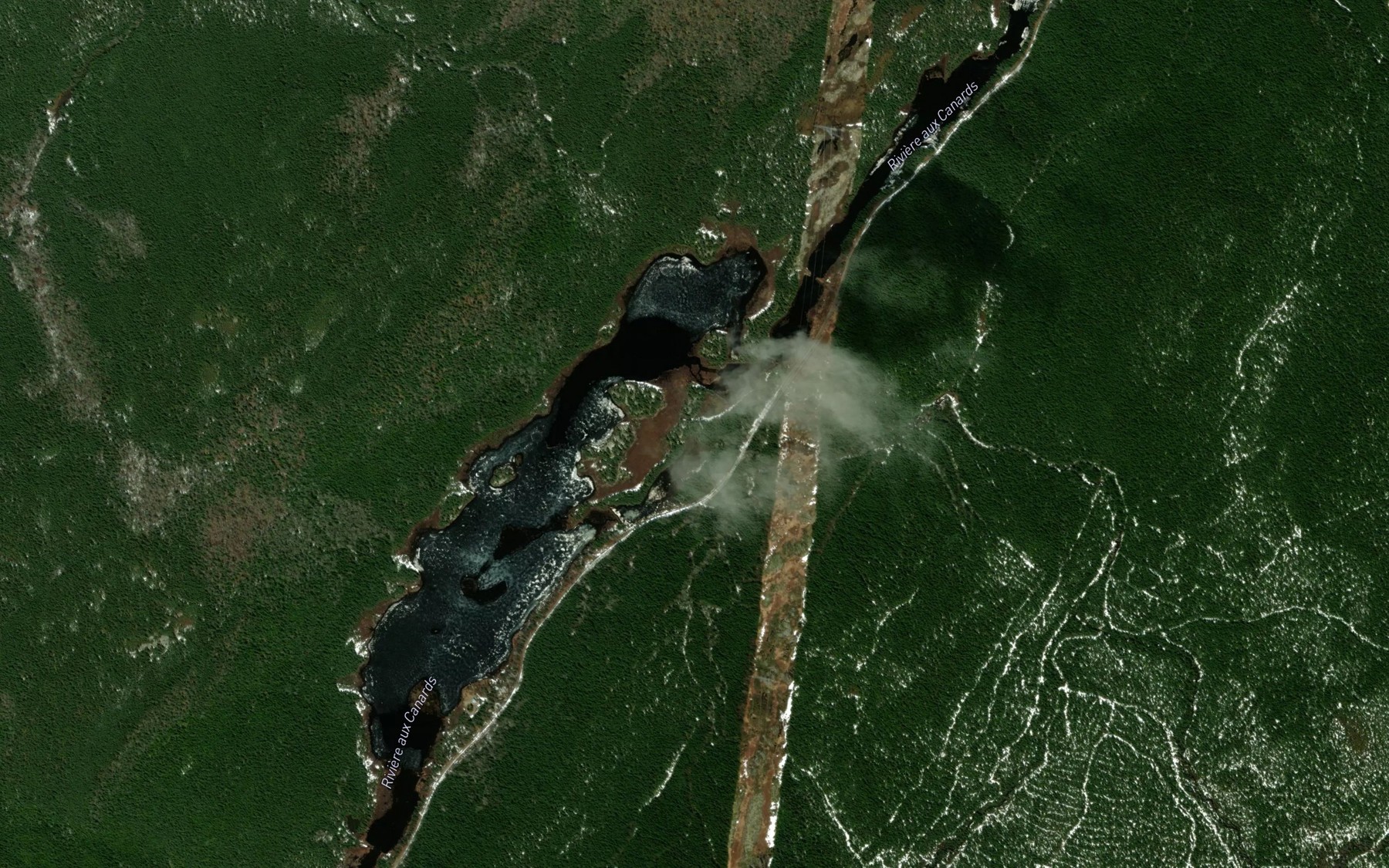 Satellite map of the Petit lac aux Clams