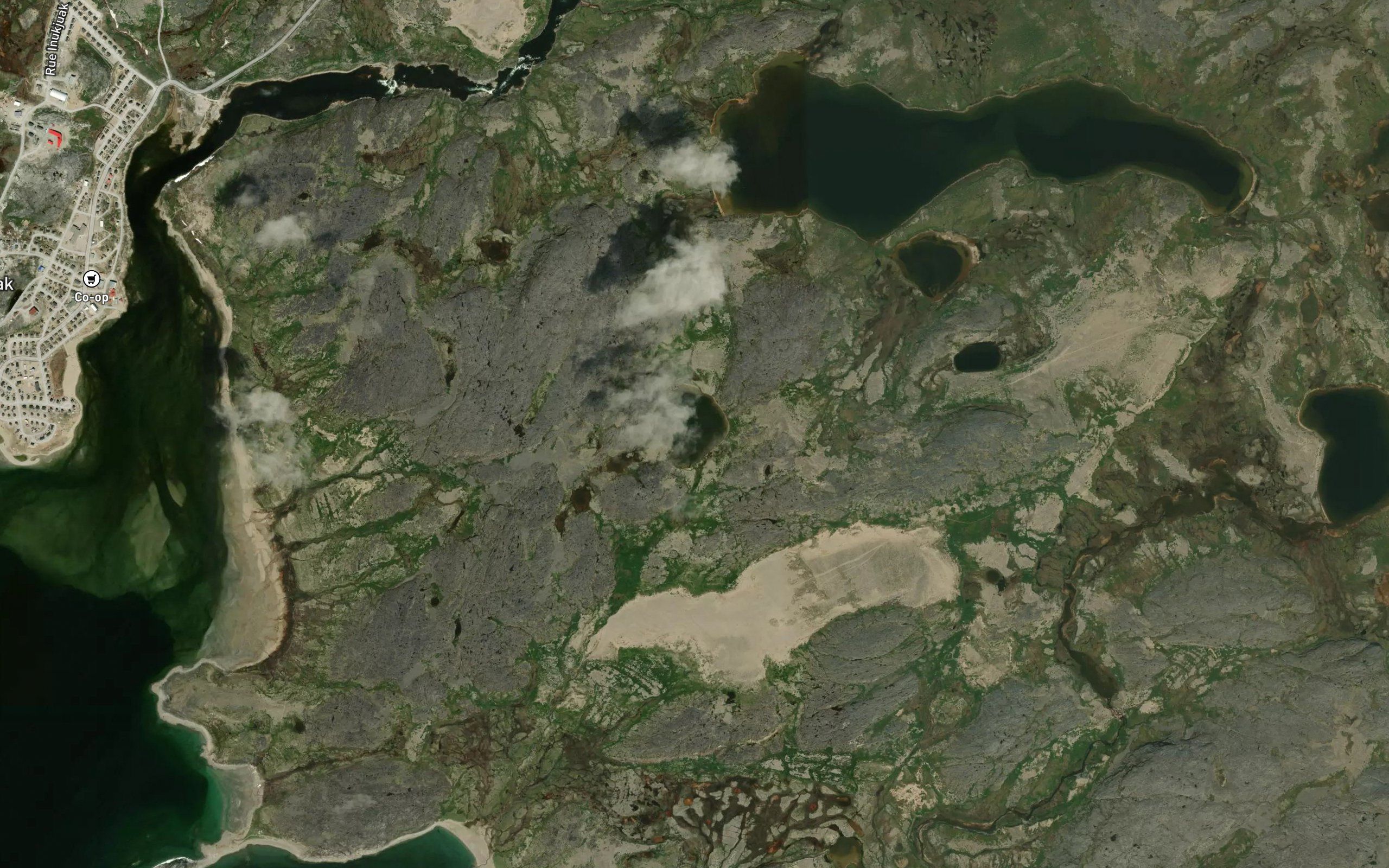 Petit lac Inussualuk