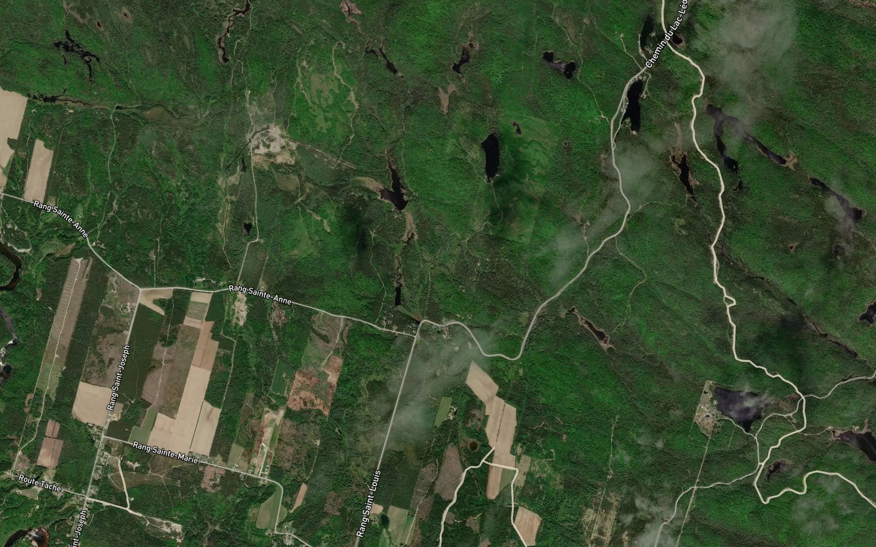 Satellite map of the Decharge du Lac Miller