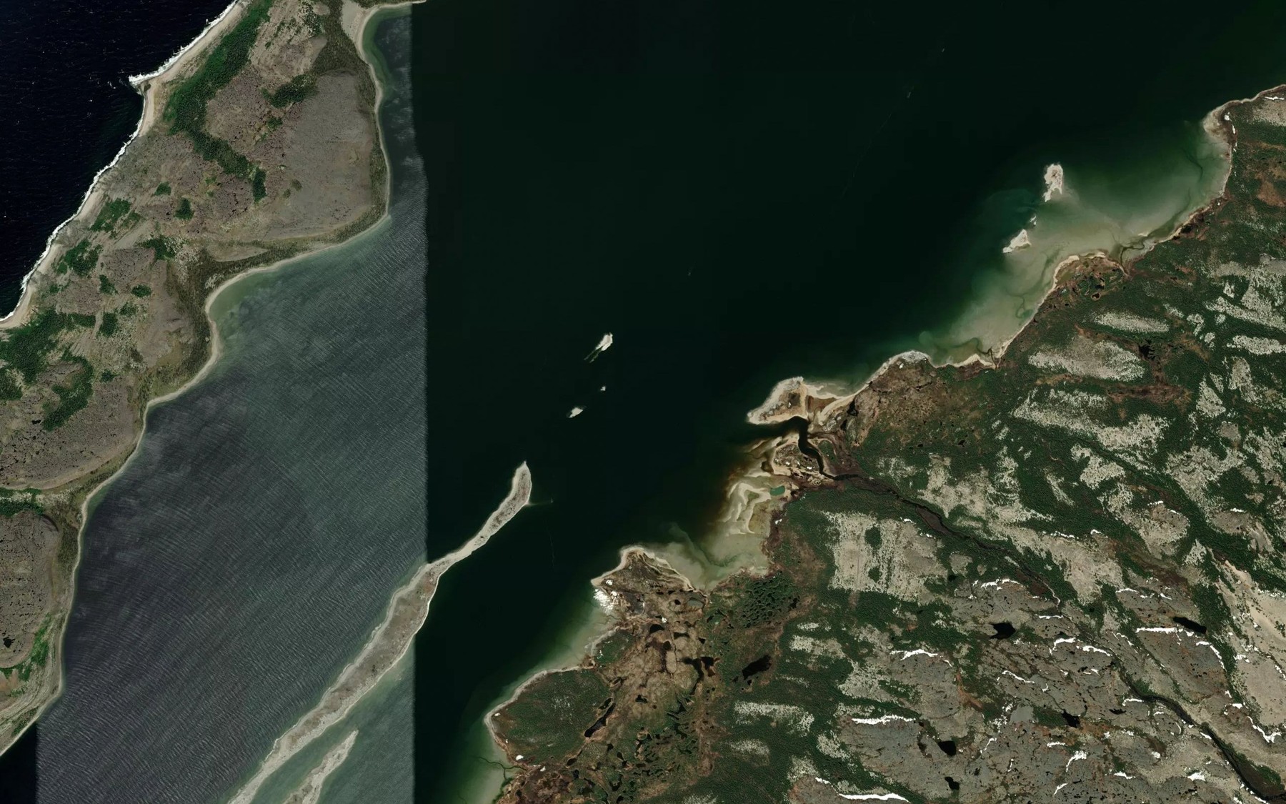 Satellite map of the Passage de Manitounuk