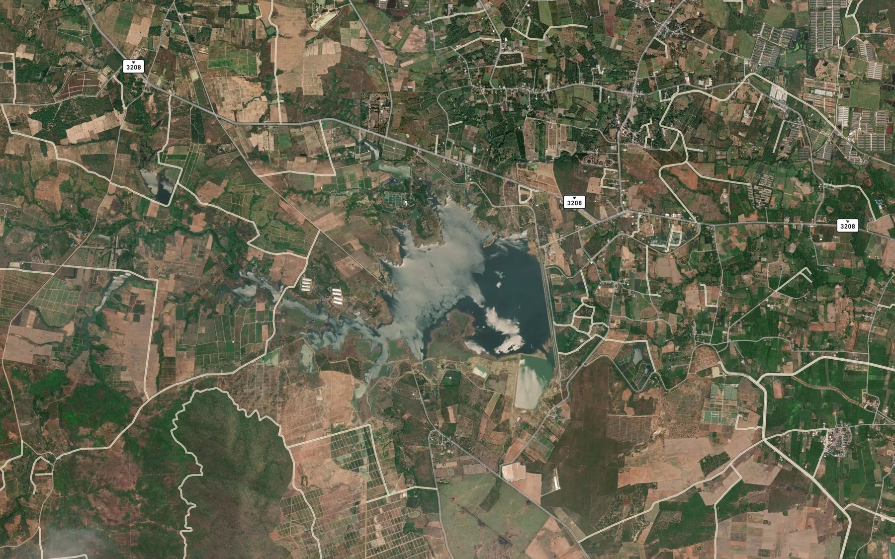 Satellite map of the Samnak Mai Teng Reservoir