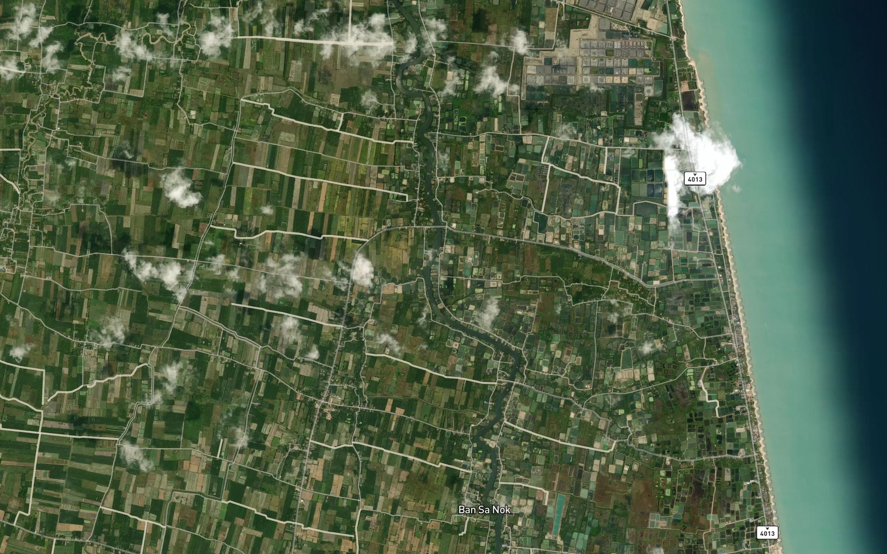 Satellite map of the Khlong Ruea