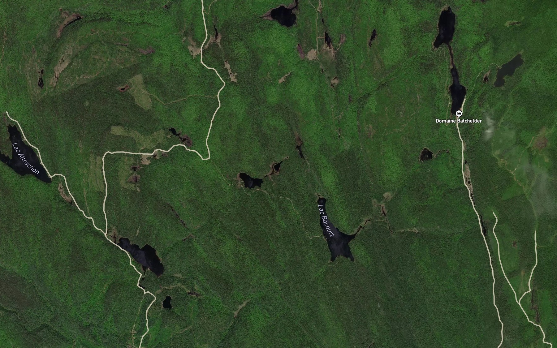 Satellite map of the Petit lac a l'Ours
