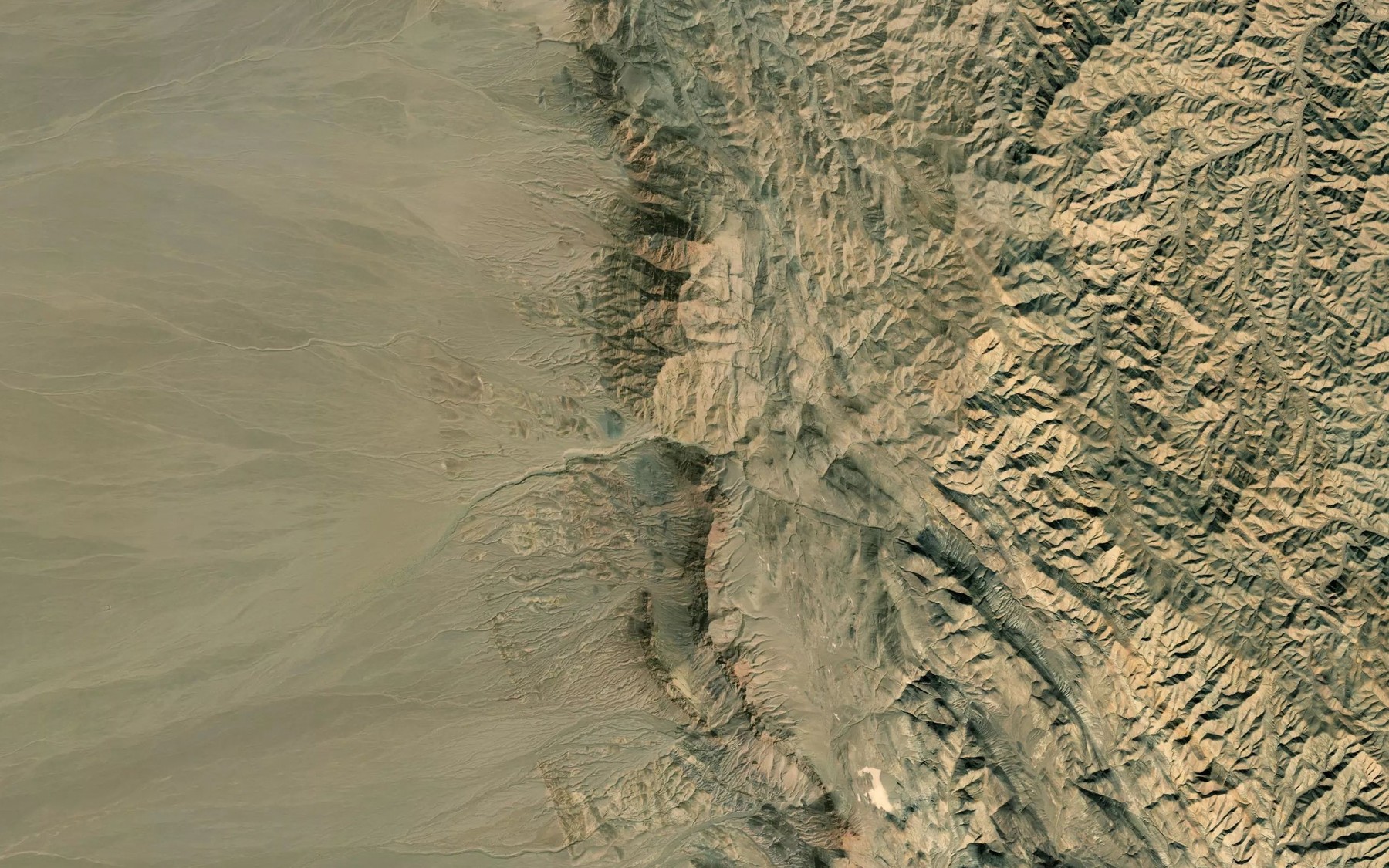 Satellite map of the Cheshmeh-ye Sar Khuy