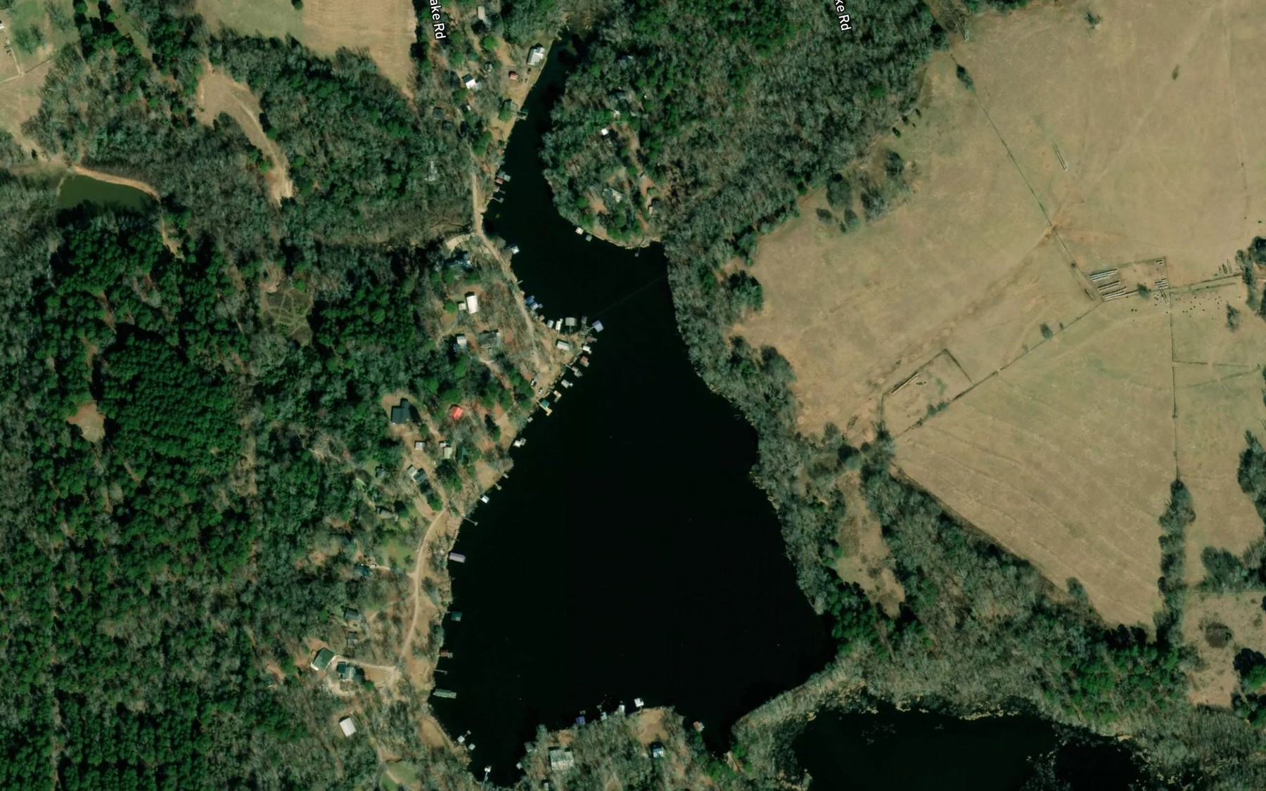 Satellite map of the Grove Club Lake