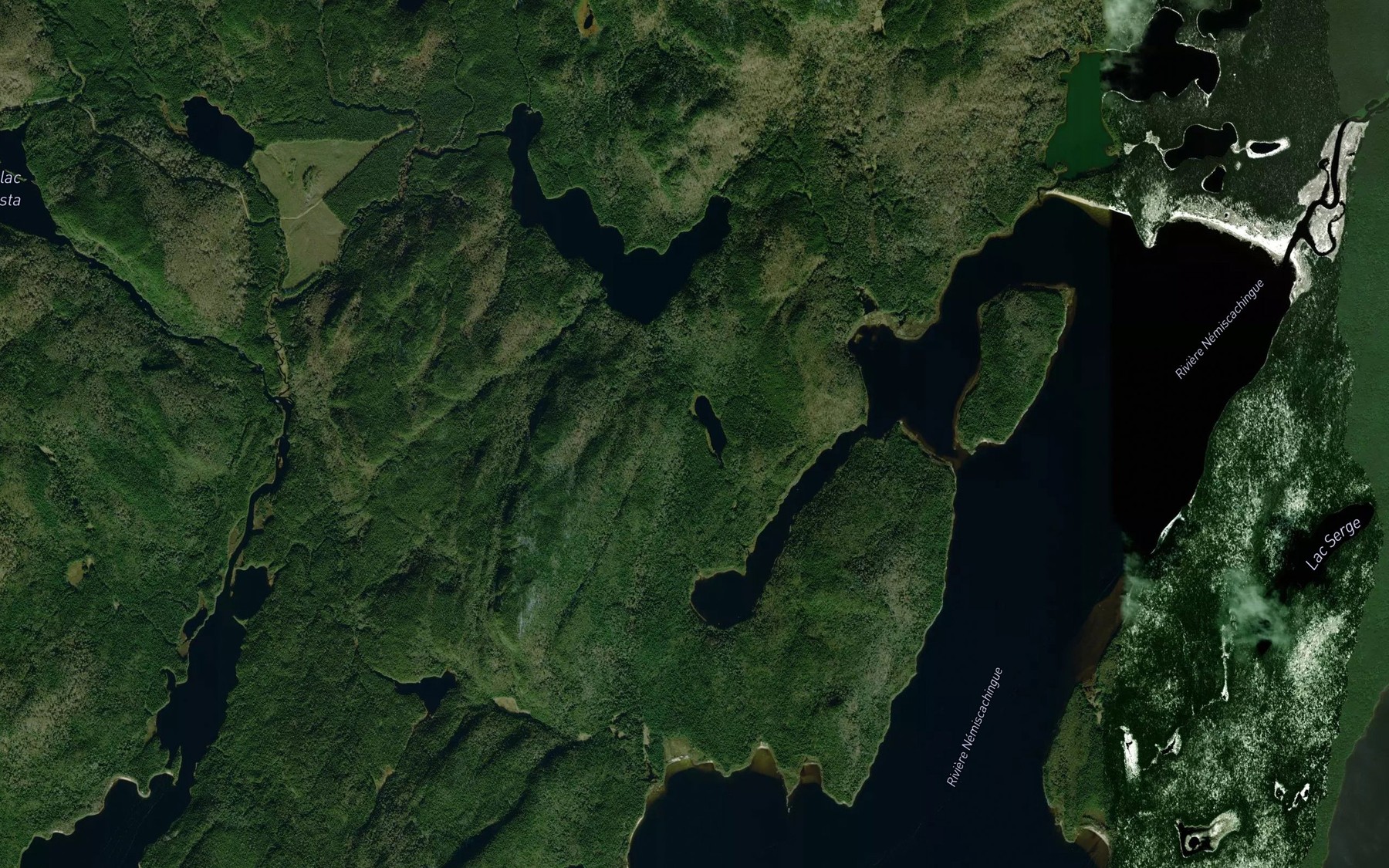 Satellite map of the Petit lac Akonapwehikan