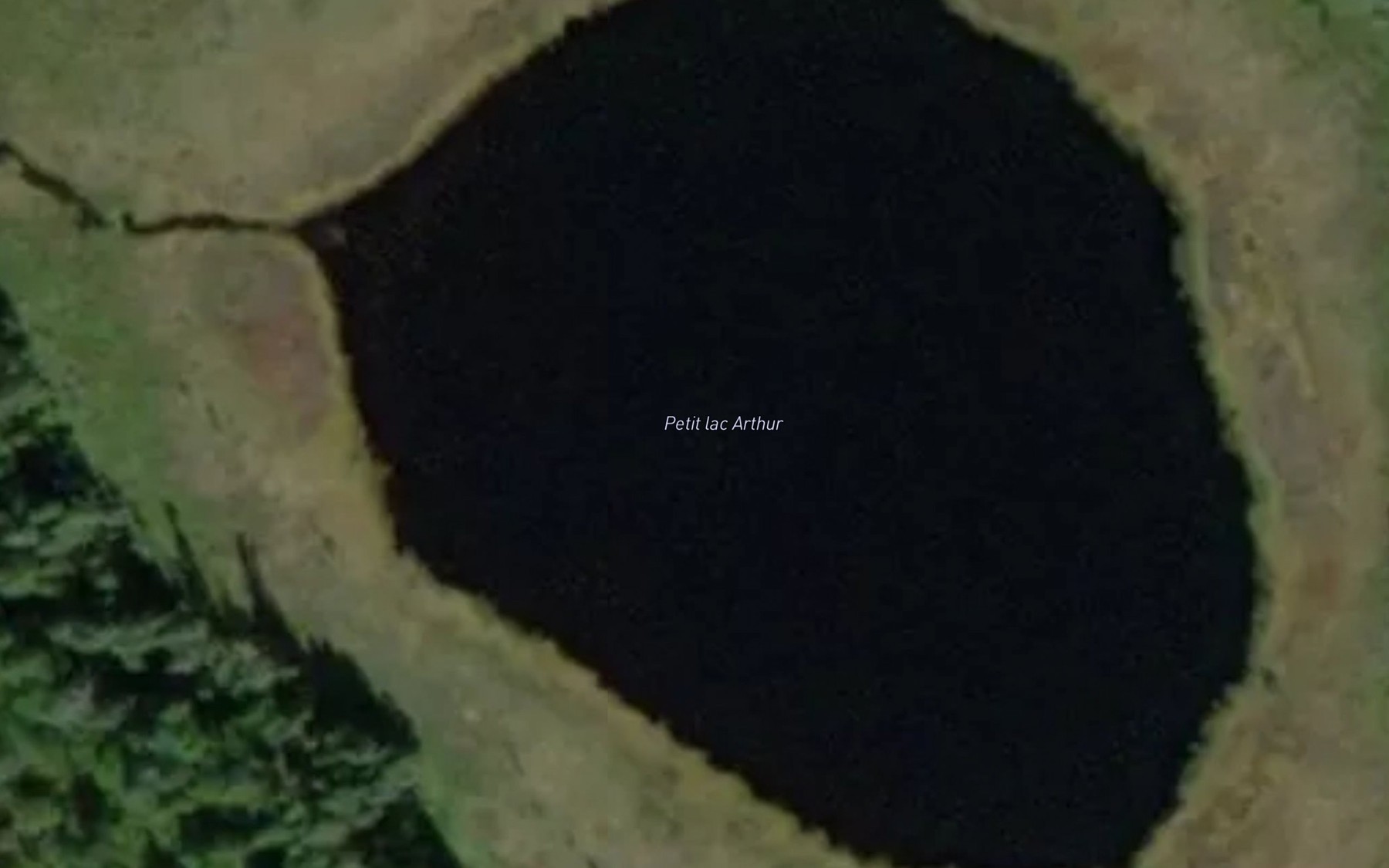 Satellite map of the Petit lac Arthur