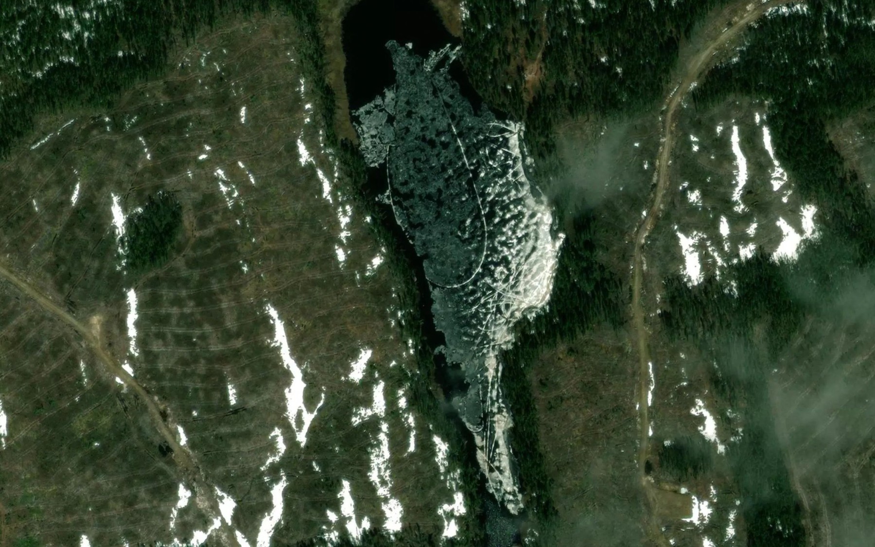 Satellite map of the Petit lac Saint-Laurent