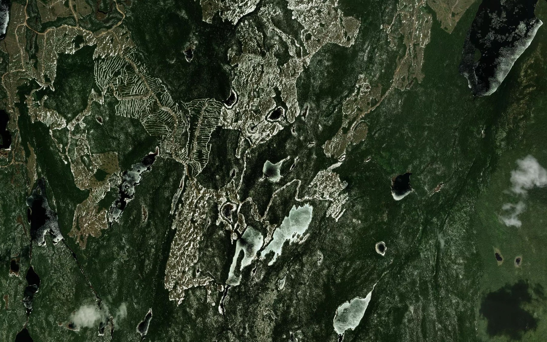 Satellite map of the Lac aux Ecus Jaunes