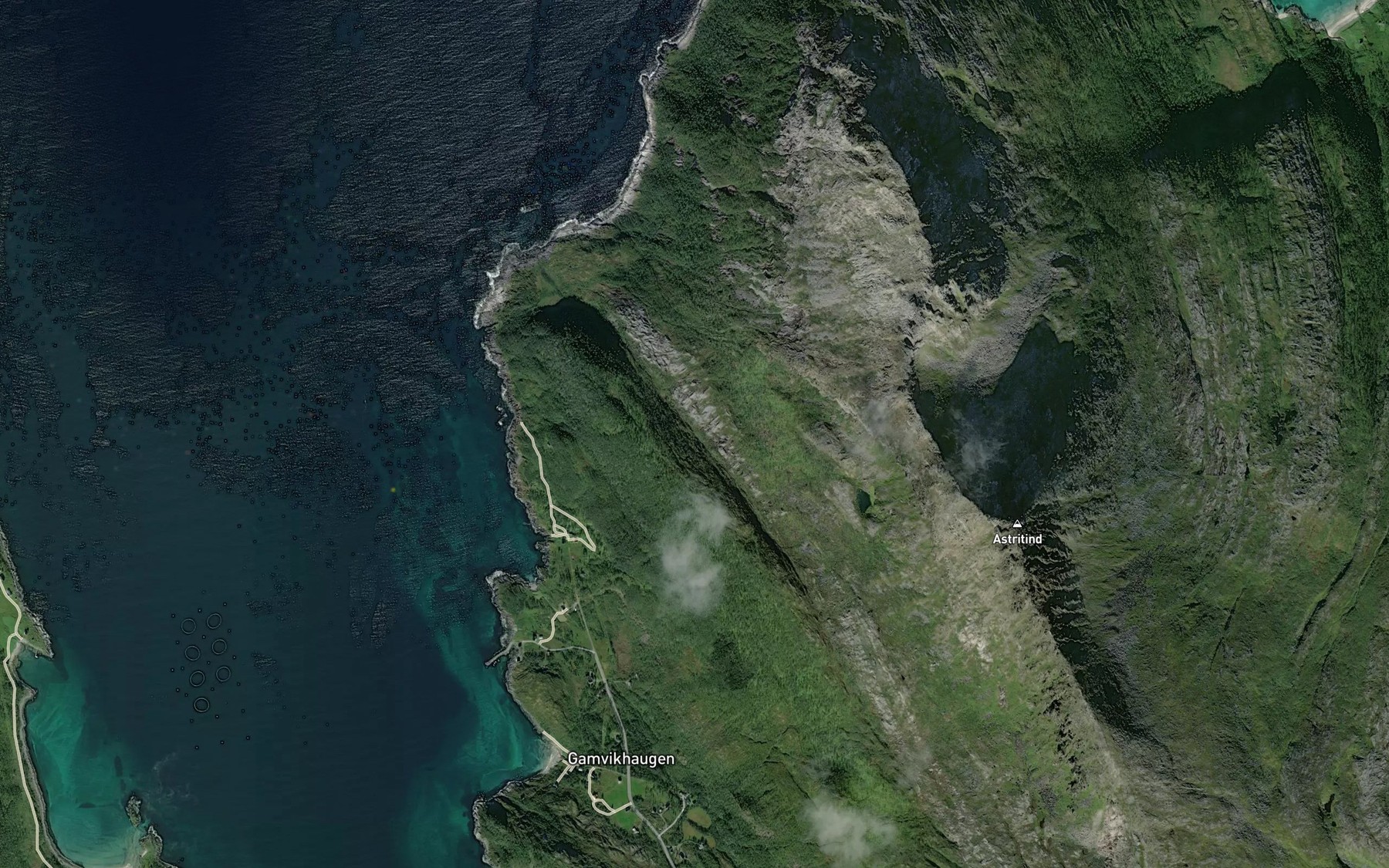 Satellite map of the Kvalvikelva