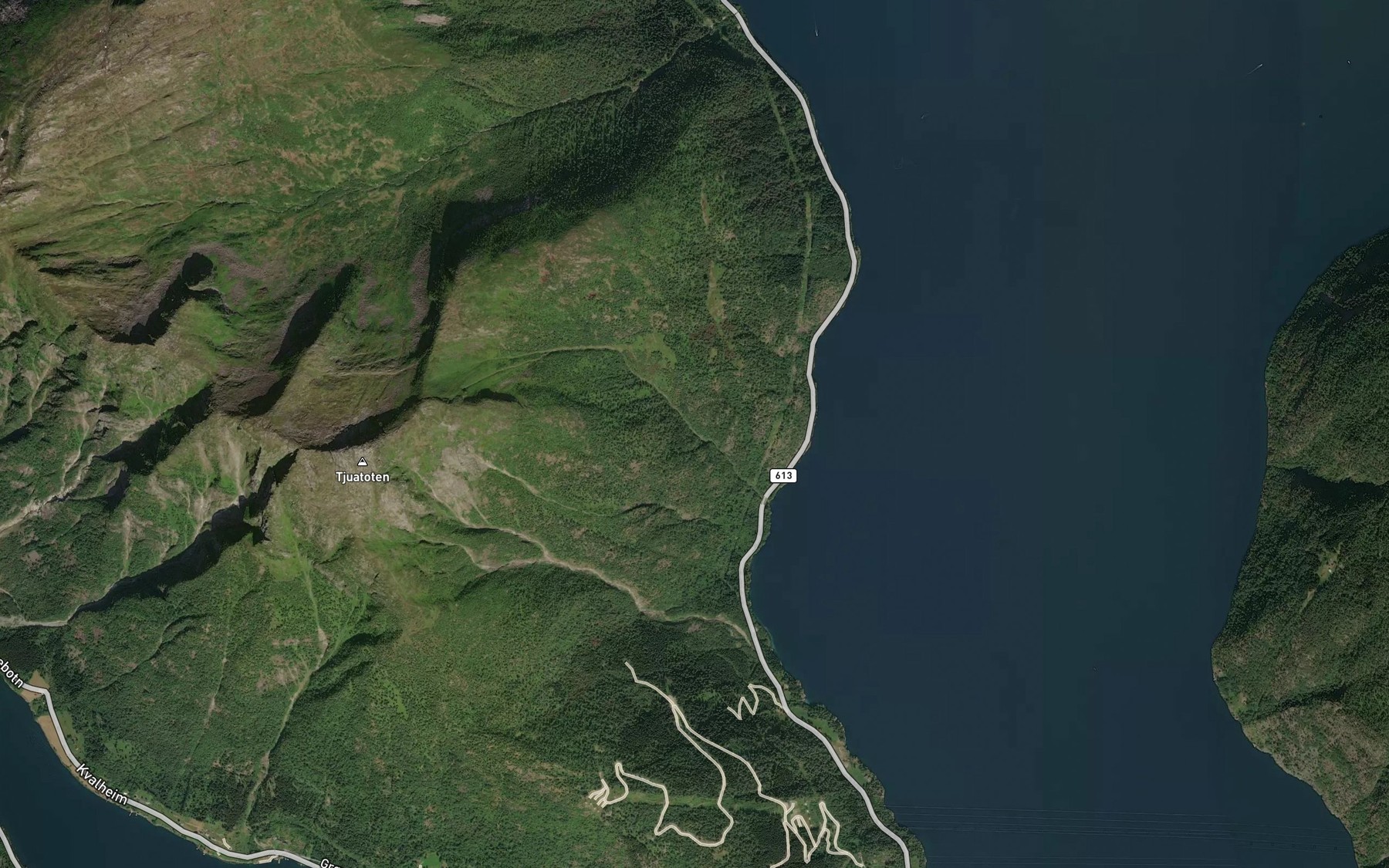 Satellite map of the Skapargjelet
