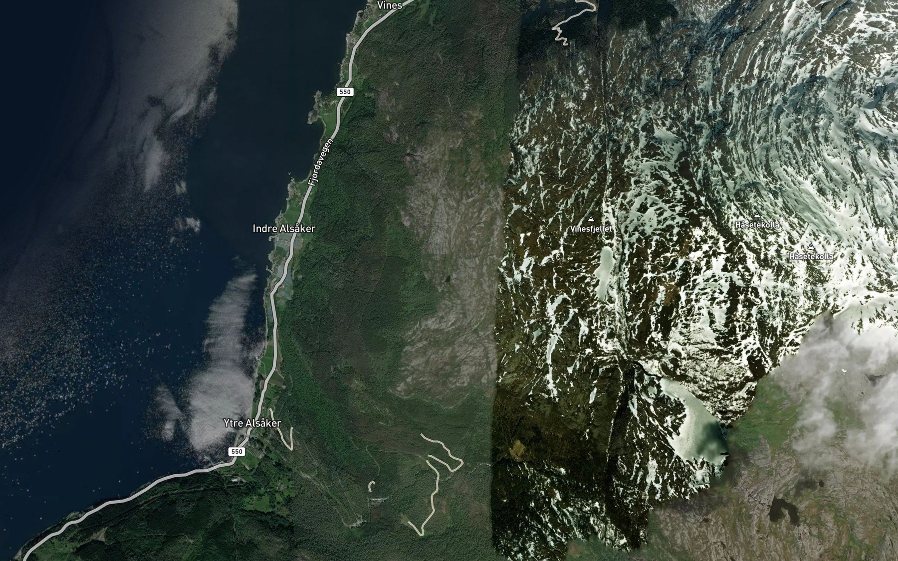 Satellite map of the Akslatjorni