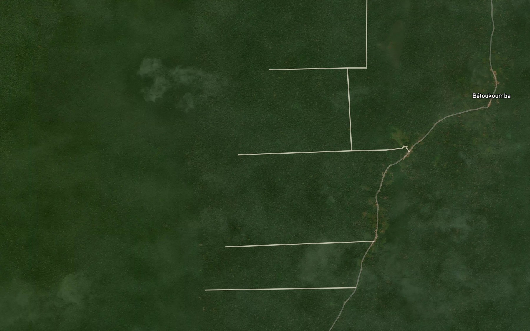 Satellite map of the Etang de Commenza