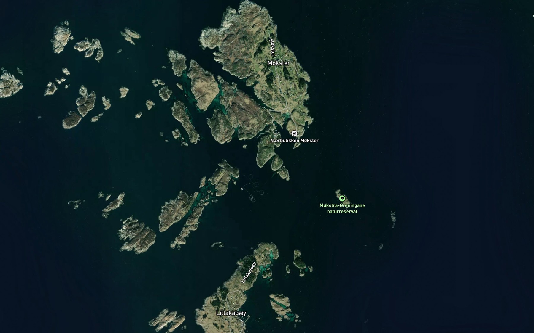 Satellite map of the Avlaupvik