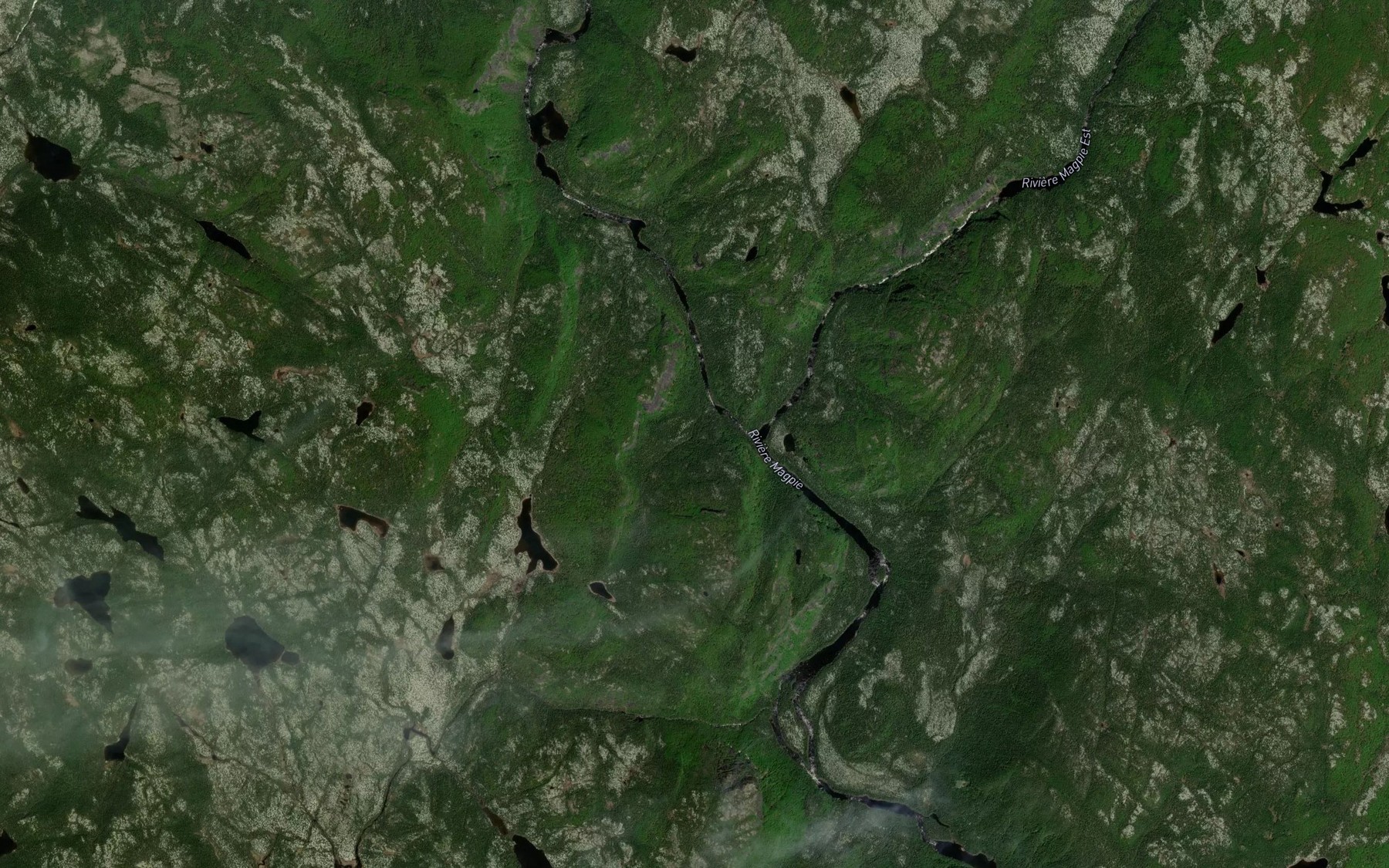 Satellite map of the Riviere Magpie Est