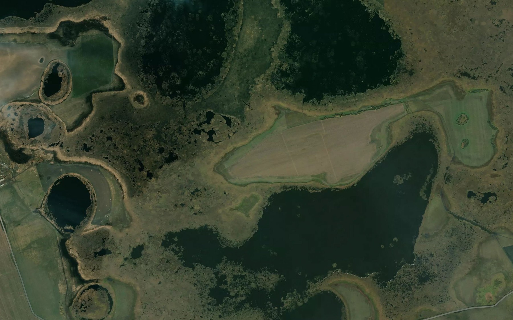 Satellite map of the Tavolzhanskiye Ozera
