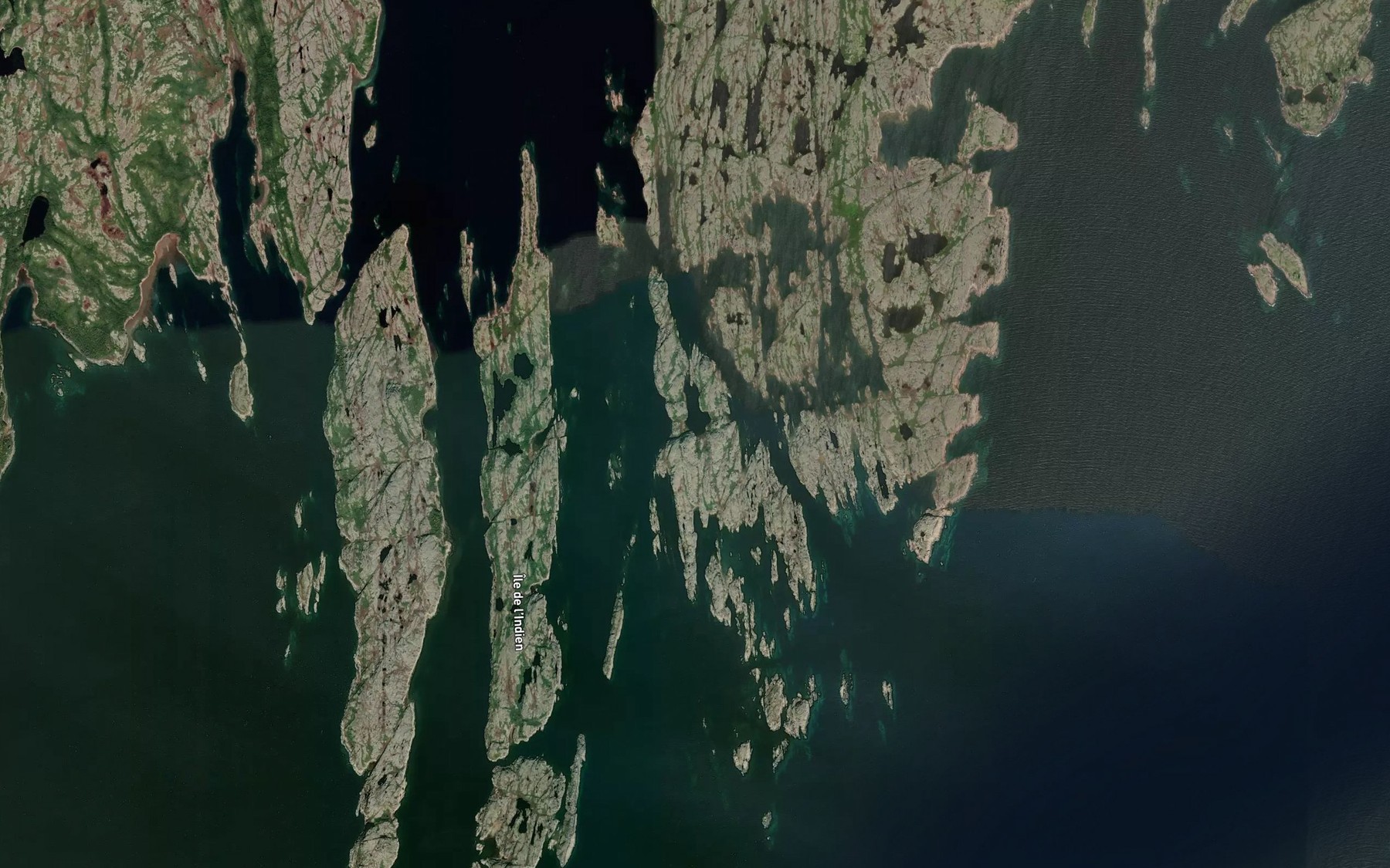 Satellite map of the Passe Mackinnon