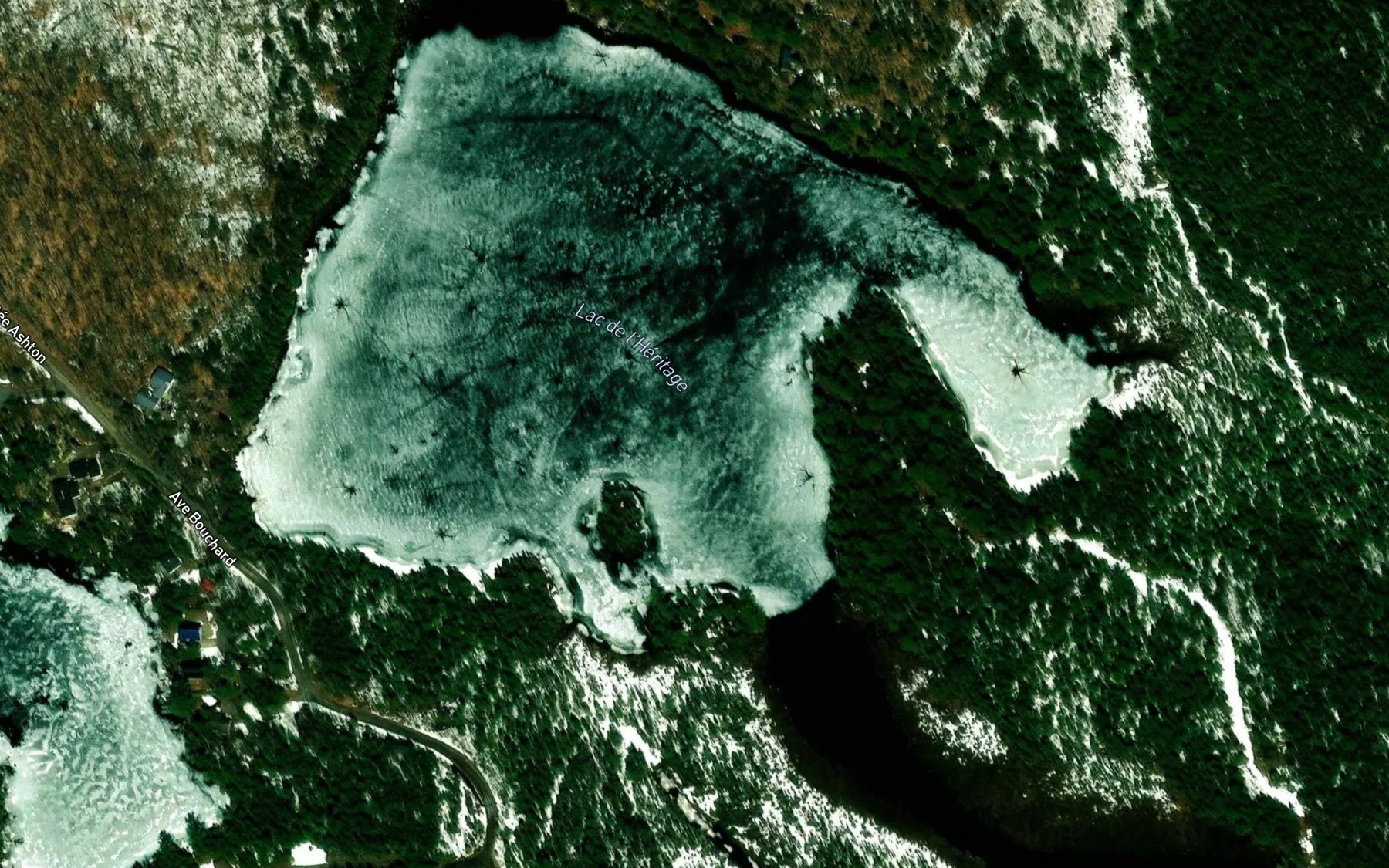 Satellite map of the Lac de l'Heritage