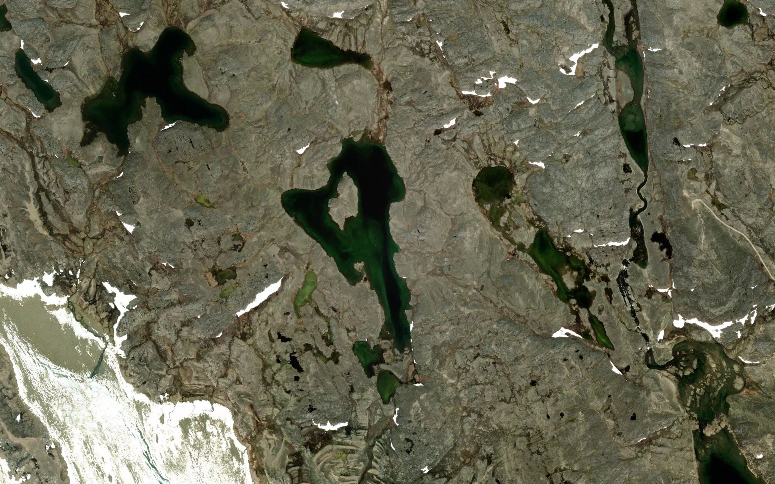 Ukiaqsiiviarjuk Lake
