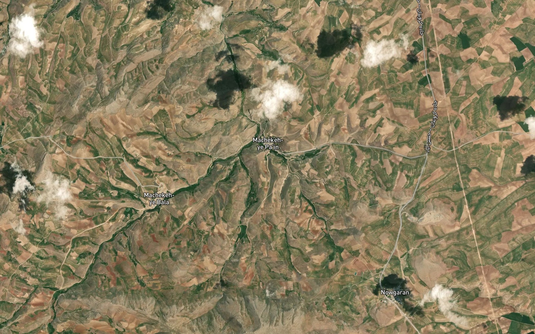 Satellite map of the Cheshmeh-ye Kani Darakeh