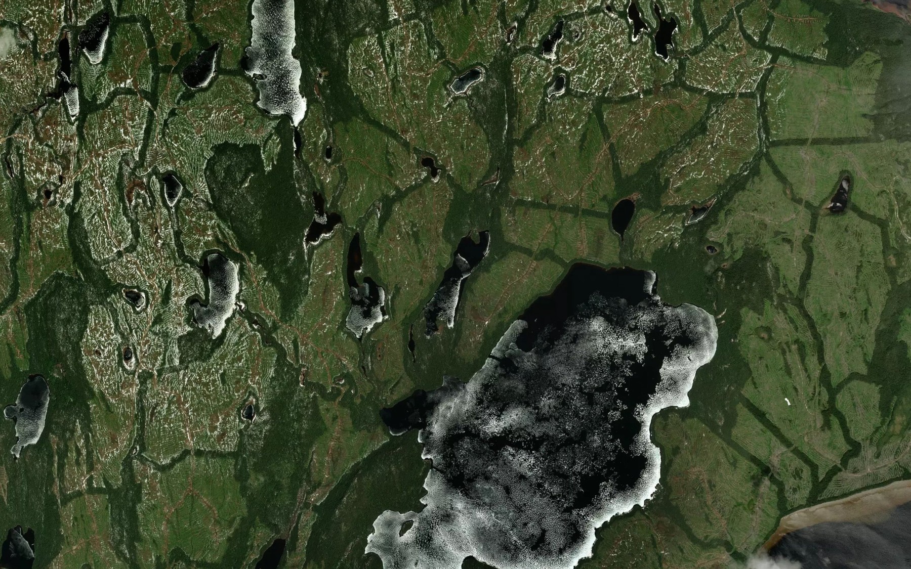 Satellite map of the Lac du Carre de Ciel