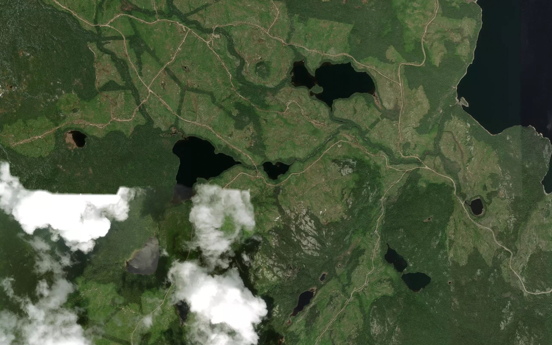 Satellite map of the Lac du Loin Petit Bleu