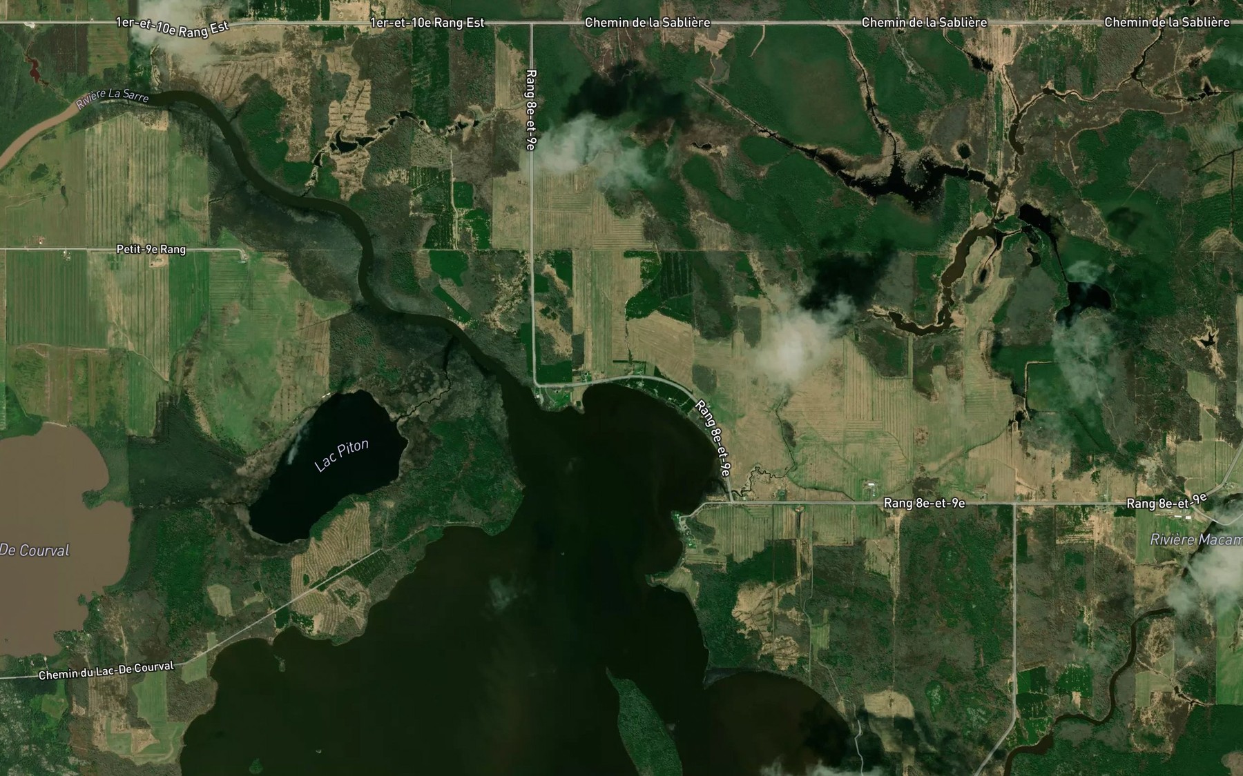 Satellite map of the Cours d'eau Deslongchamps