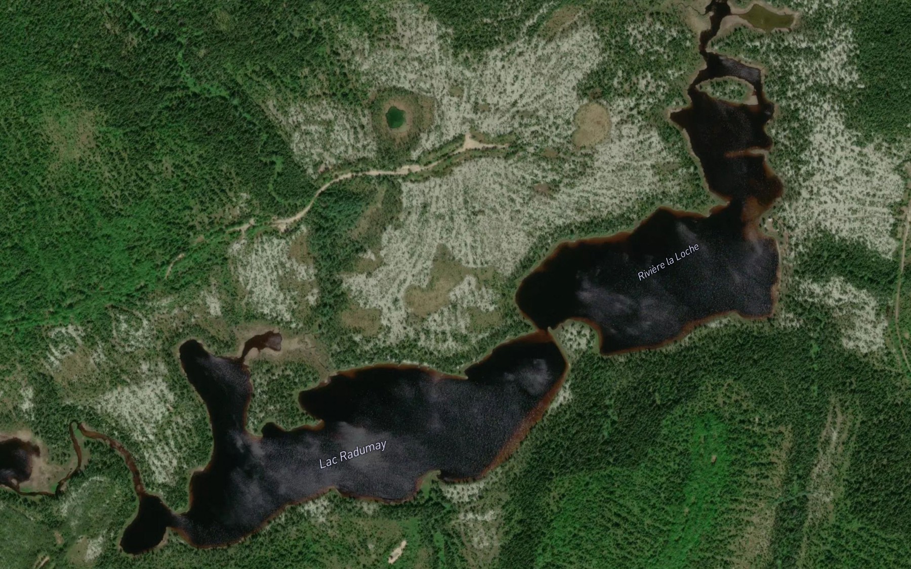 Satellite map of the Lac Radumay