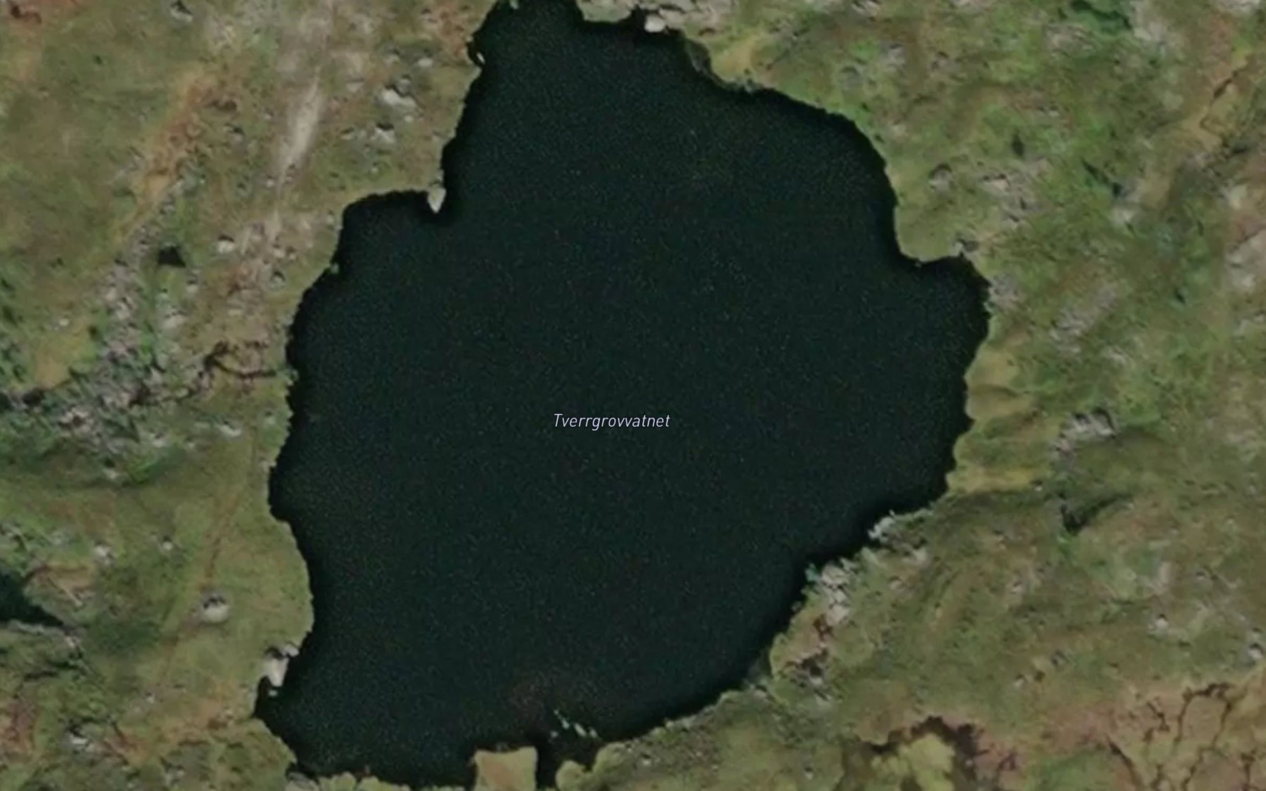 Satellite map of the Tverrgrovvatnet