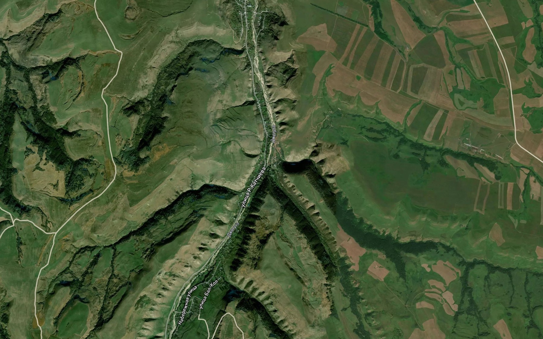 Satellite map of the Bol'shoy Emrukay
