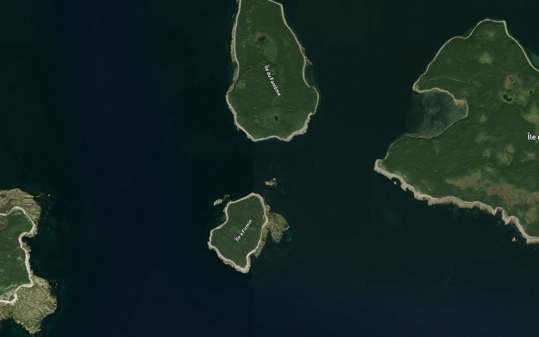 Satellite map of the Chenal du Fantome