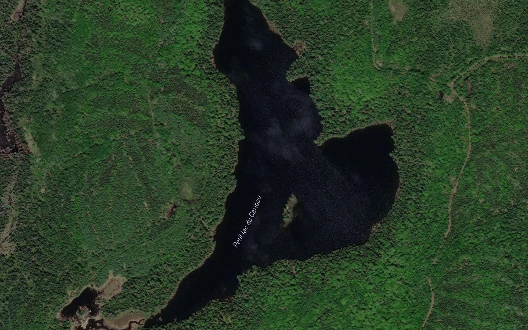 Satellite map of the Petit lac du Caribou
