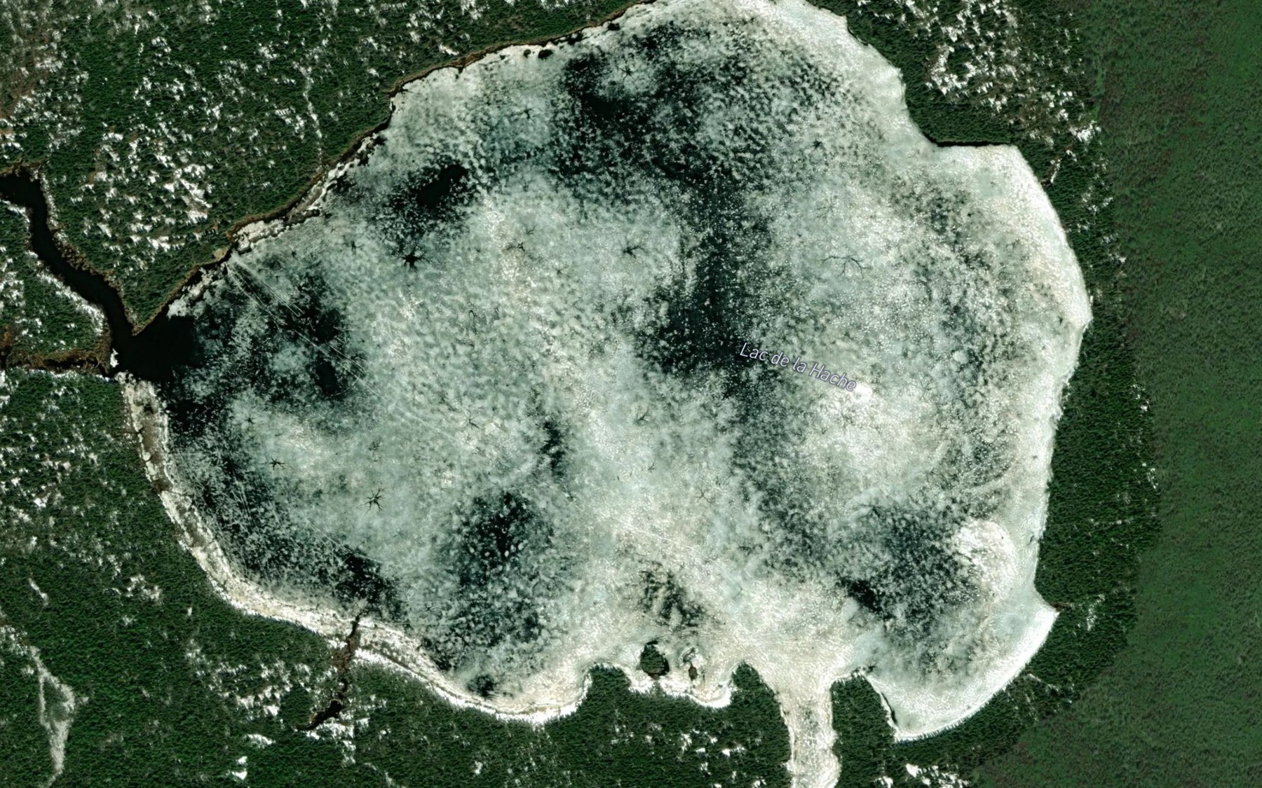 Satellite map of the Lac de la Hache