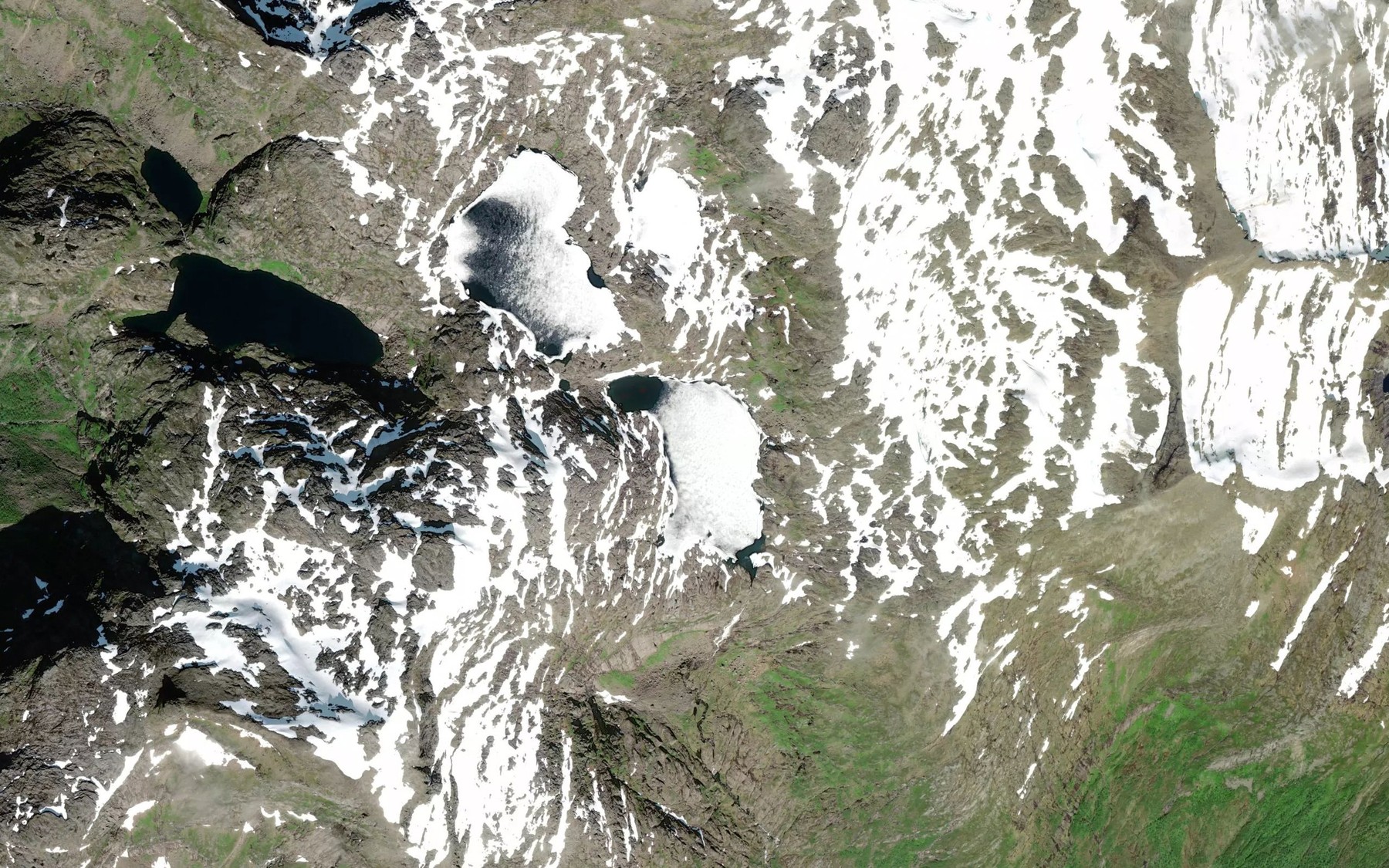 Satellite map of the Kalvtindvatnan