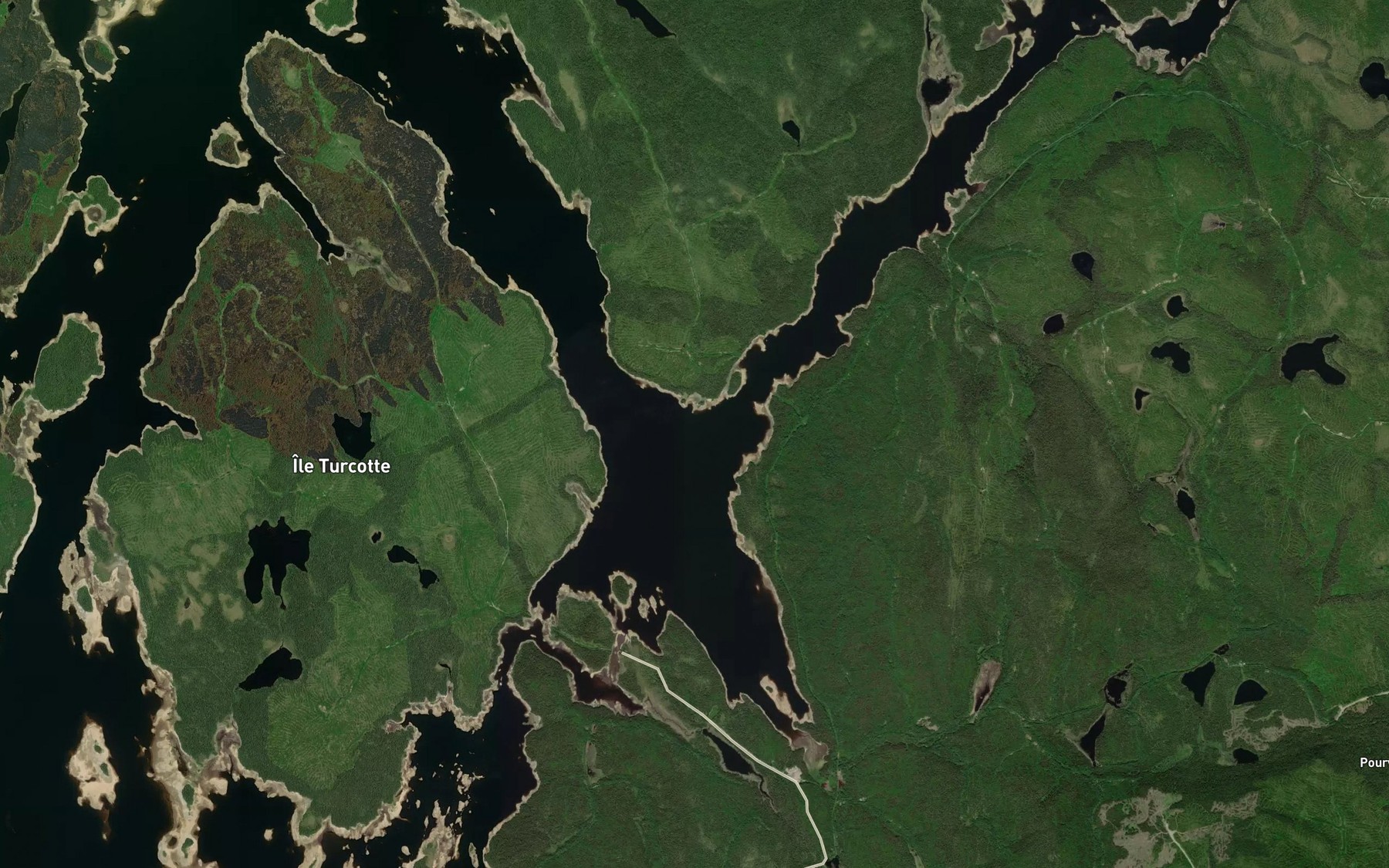 Satellite map of the Passe en V