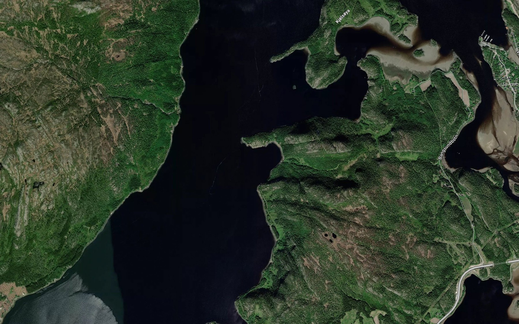 Satellite map of the Lyngnesvika