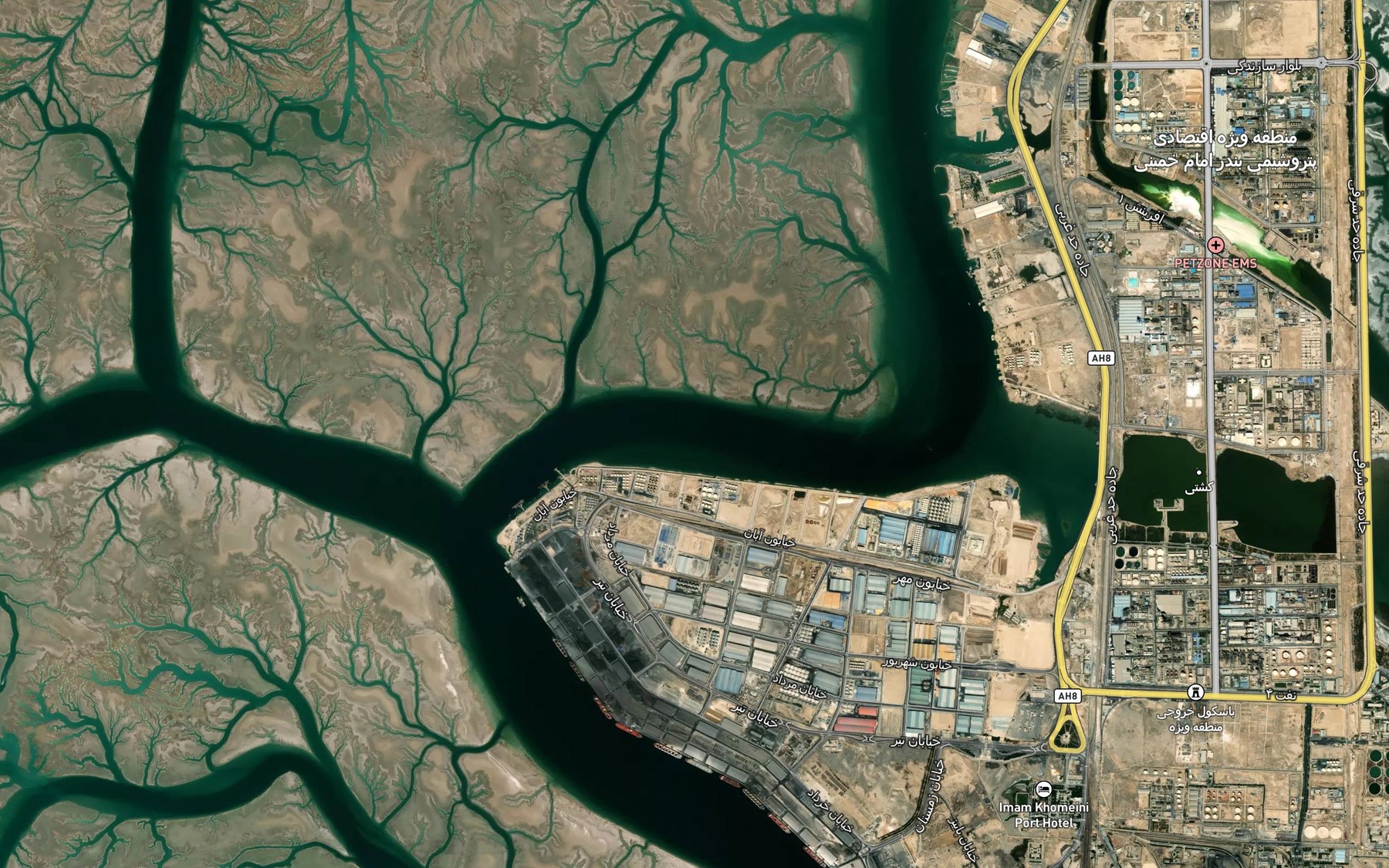 Satellite map of the Khowr-e Zangi