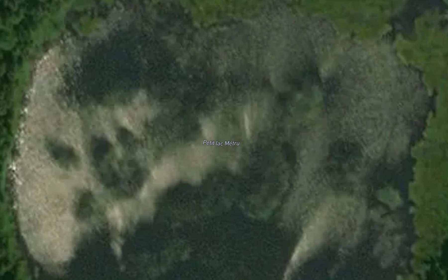 Satellite map of the Petit lac Metru