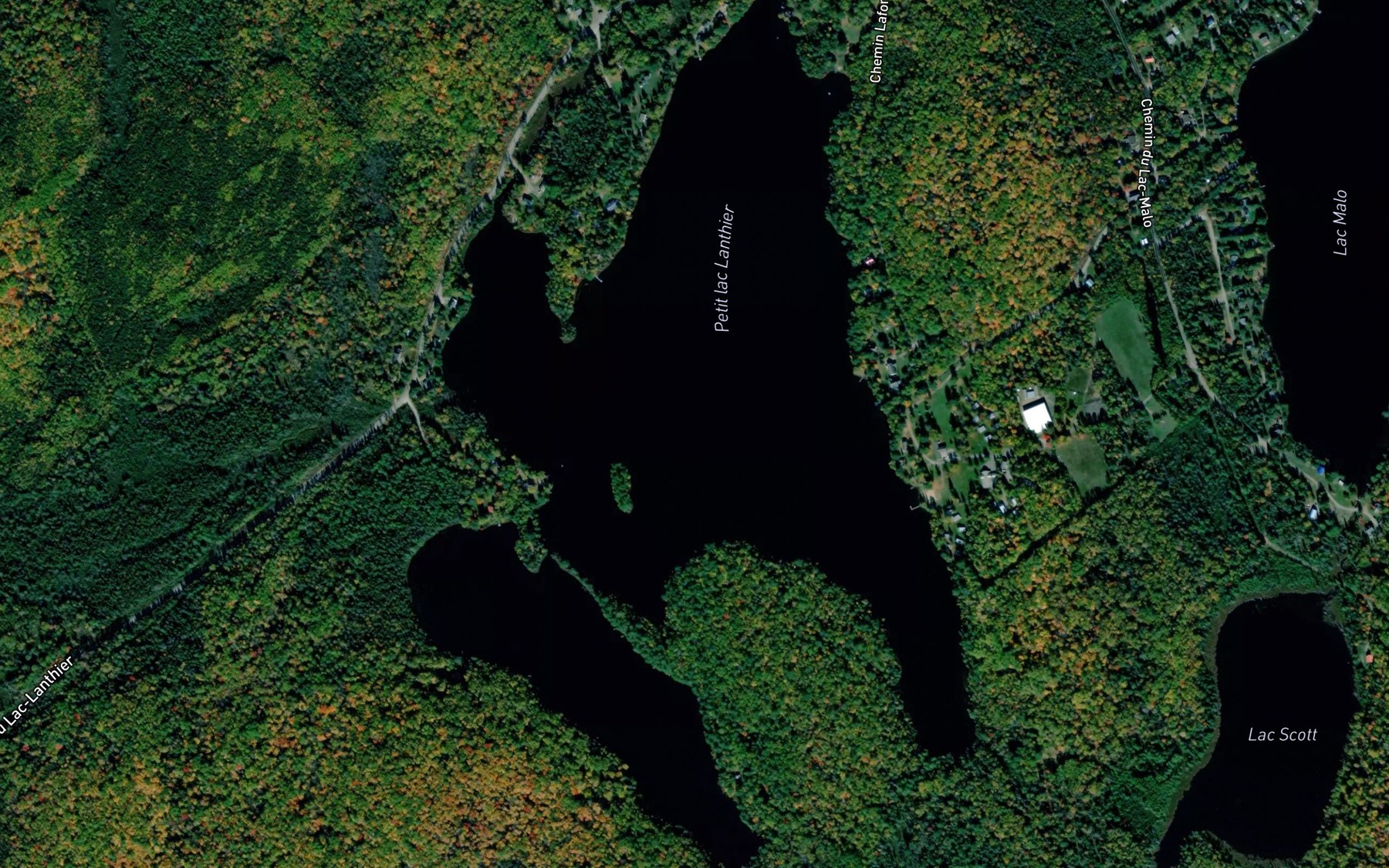 Satellite map of the Petit lac Lanthier