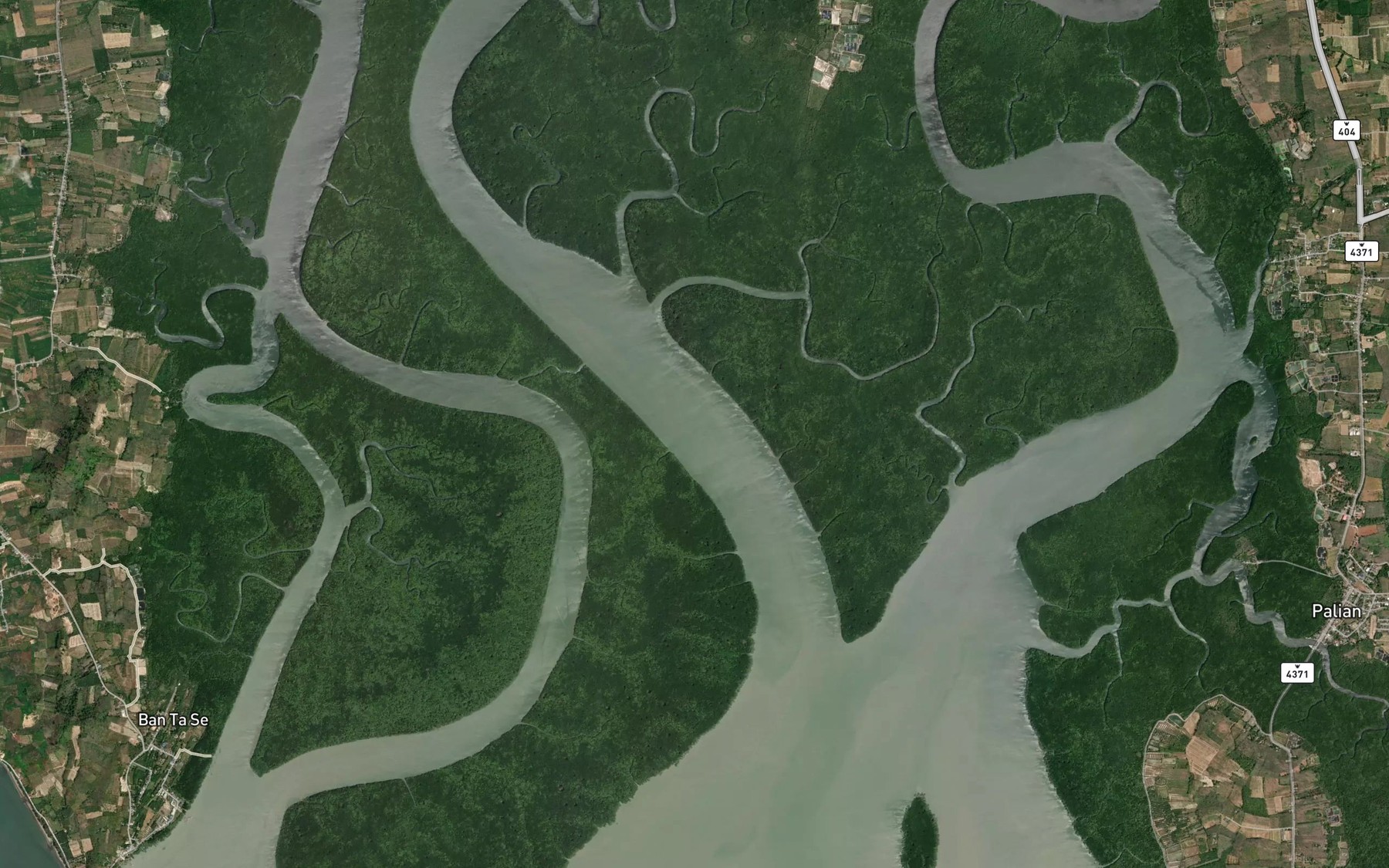 Satellite map of the Khlong Trui Lat