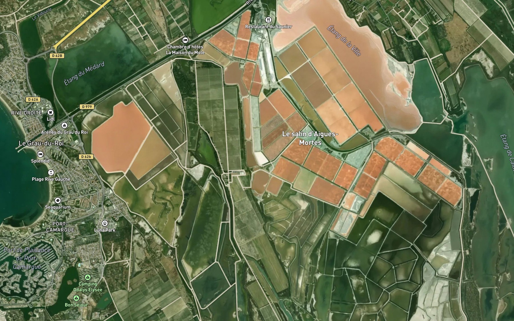 Satellite map of the Etang du Commun