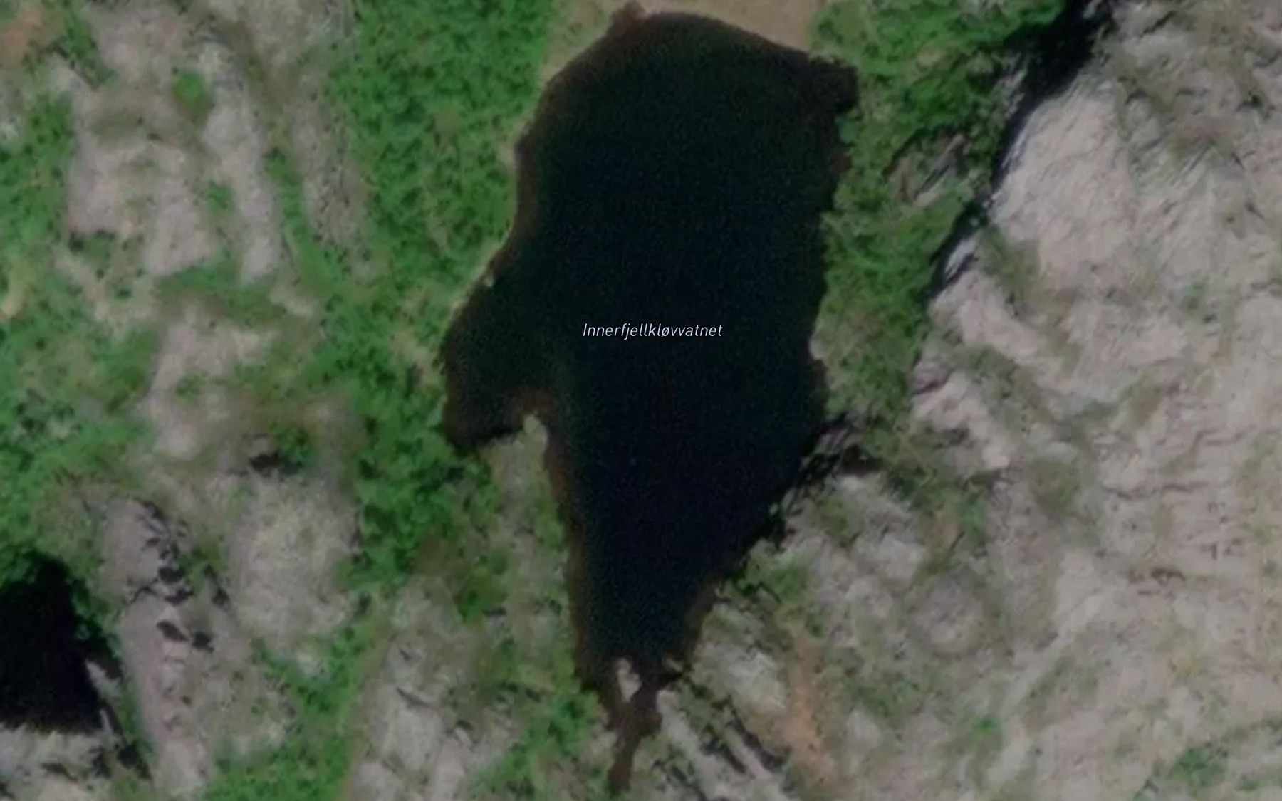 Satellite map of the Fjellklauvvatnet