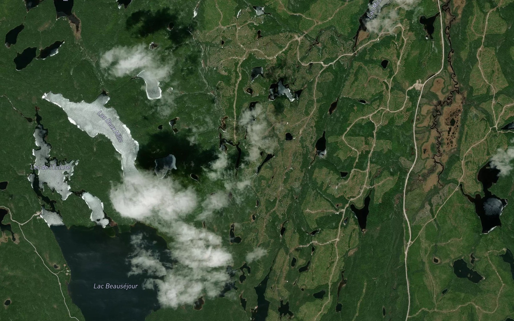 Satellite map of the Lac de la Bulle