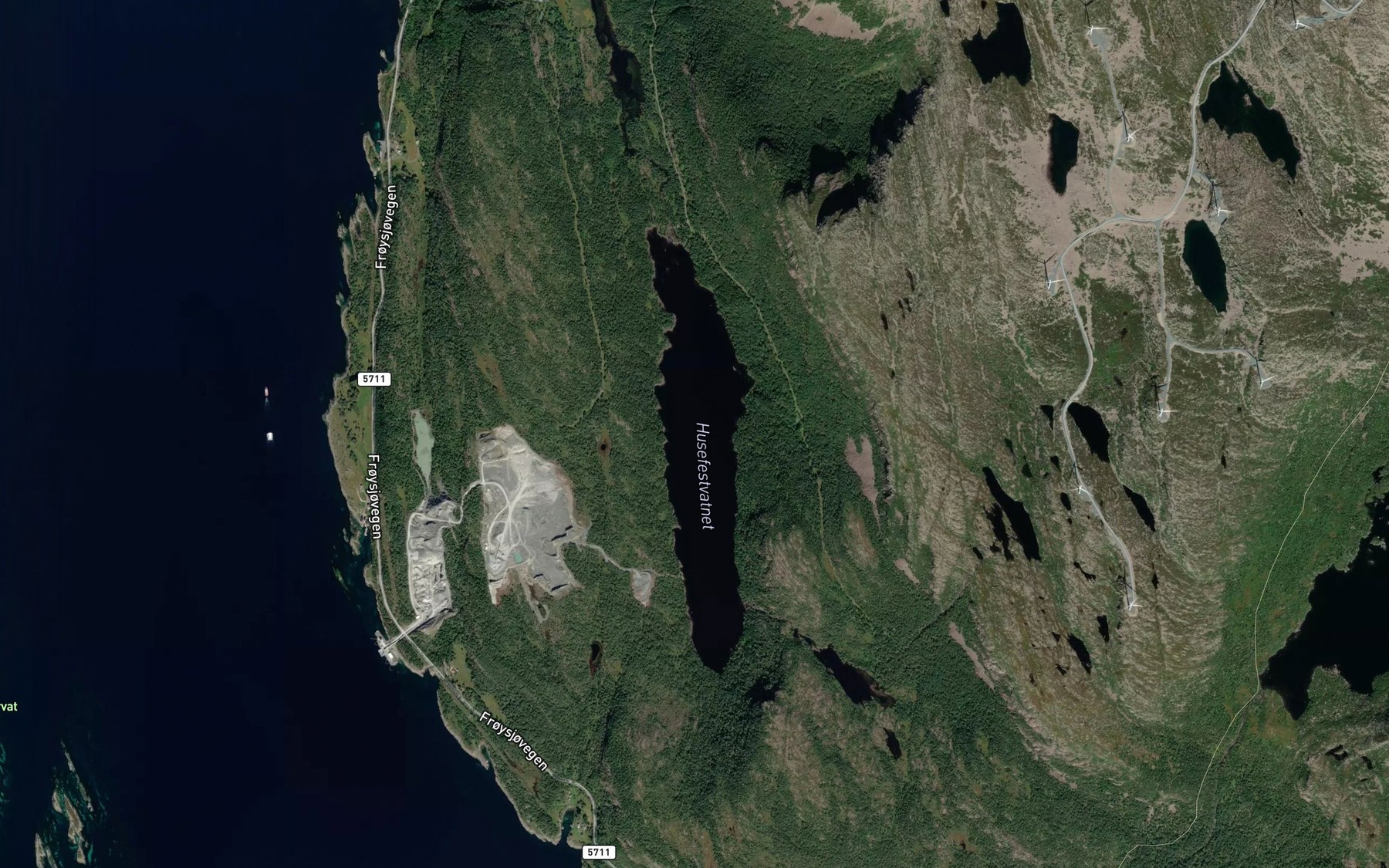 Satellite map of the Husefestvatnet