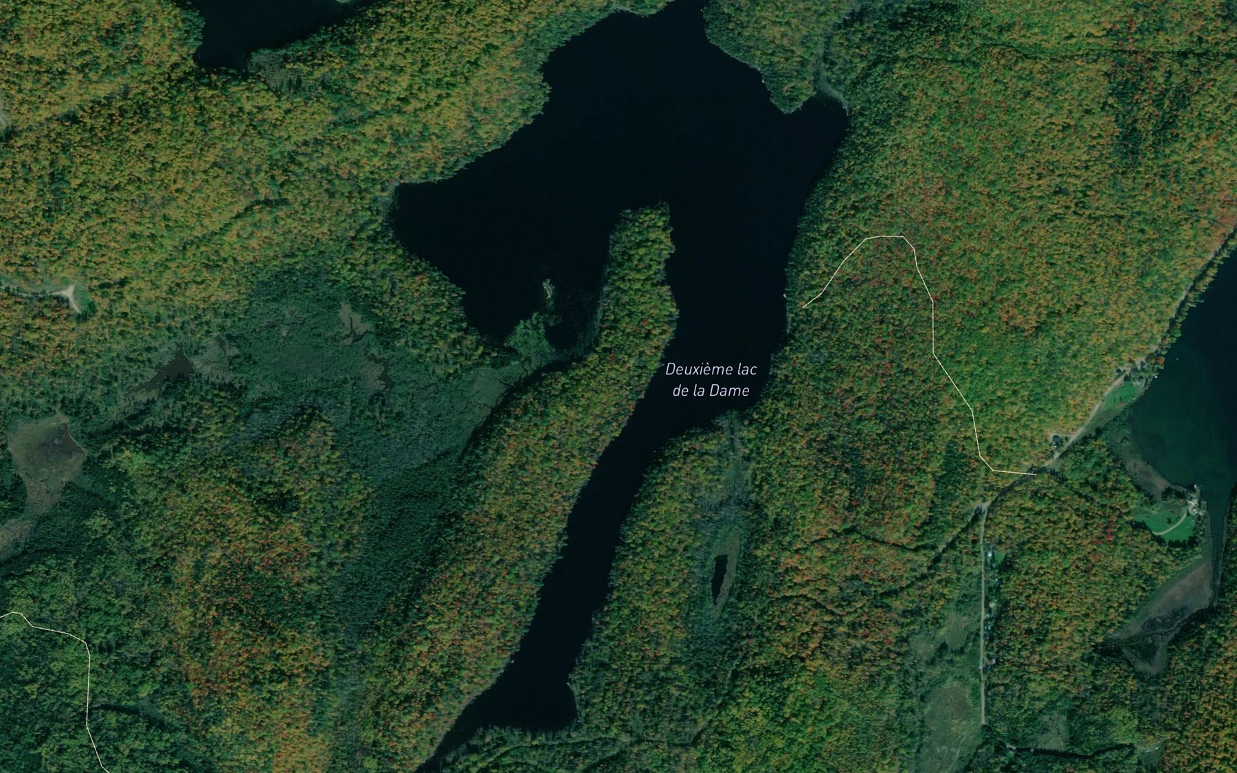 Satellite map of the Deuxieme lac de la Dame
