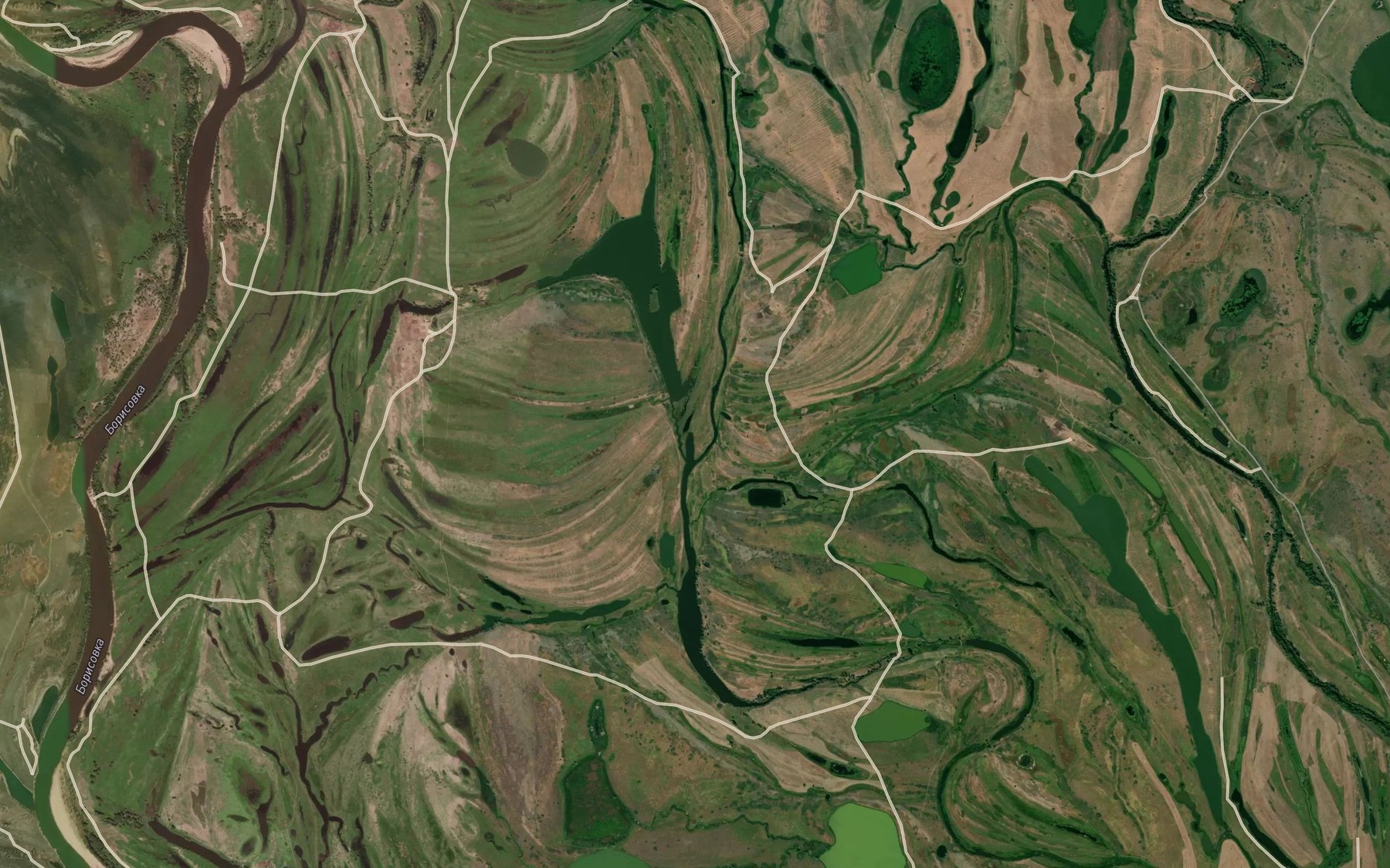Satellite map of the Ozero Poperechnoye