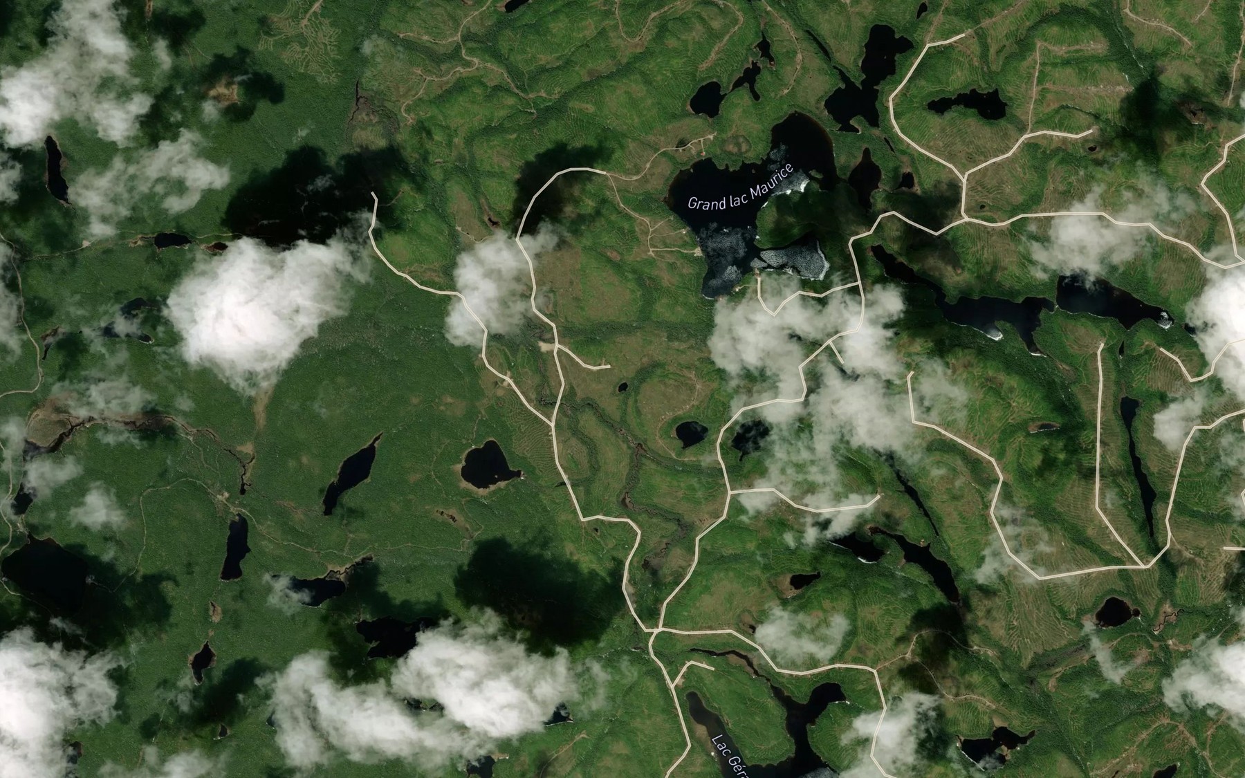Satellite map of the Petit lac Grenier